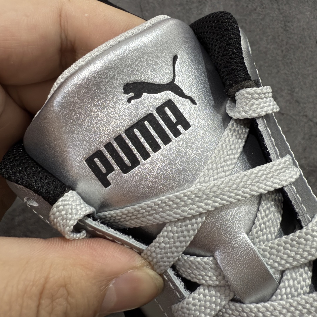 图片[5]-【渠道纯原版】Puma Speedcat OG Sparco 彪马罗马阿莫尔系列 复古运动休闲赛车跑鞋 黑银 目前市场最优版本 无论是版型 细节 烫金走线 完全碾压市场任意版本 欢迎对比🆚 工厂耗时3个月开发 原装档案原数据纸版楦型 采用固色翻毛皮鞋面材质(正确二次成型\’猛帮\’成型工艺🆚区别市面版本!!) 外置原数据开发轻量耐磨橡胶大底💪🏻 全球知名运动品牌PUMA宝马赛车系列 融合了宝马车队的标志性配色 以趣味十足又前卫复古的设计引领潮流 将赛道精神融入街头时尚 开启前卫竞速之旅 主打前卫复古风 Roma鞋款的鞋侧以复古的流线造型 缀以宝马经典Logo 巧妙吸睛 而Speedcat鞋款以亮眼三色条纹元素缀以舒适鞋面 赋予了独特的个性美学 演绎赛车的无尽能量 尺码：35.5-45 货号：403689-01-选品中心