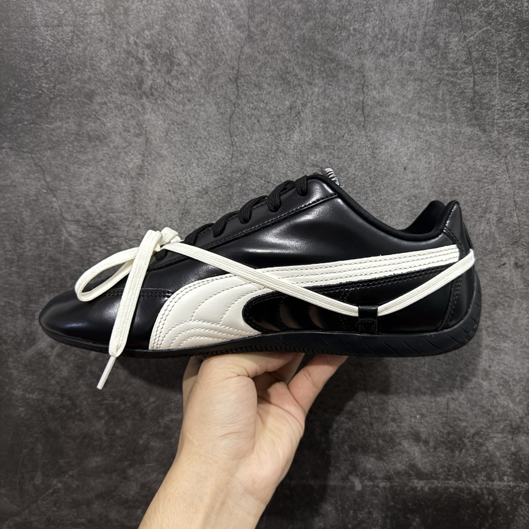 图片[2]-【Top版本】Rose x Puma Speedcat 联名款 极速赛车系列彪马低帮生活休闲鞋 404391-01  市场第一梯队品质 顶级头层皮料 顶尖完美复刻公司货版本 组合大底 亮黑磨砂皮 正确鞋舌Puma Logo 正确鞋垫Puma Logo 正确刺绣Logo 正确加厚五花海玻璃鞋垫 以及全套配件 原厂数据一比一大底 橡胶加切片组合底❗️ 原装档案原数据纸版楦型 防尘袋 配件齐全 二次成型\’猛帮\’成型工艺制作 细节如图所示  尺码：35 36 37 37.5 38 38.5 39 40 40.5 41 42 42.5 43 43.5 44.5 45-选品中心