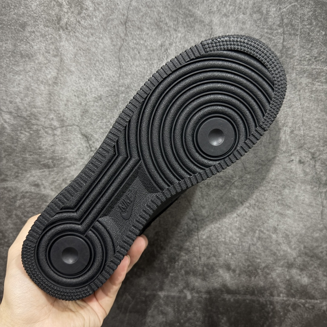 图片[9]-【XE纯原】Air Force 1 Low AF1空军纯黑低帮 亮面 CW2288-001 抄底的价格 完美品质 完全吊打市场所有同价位上下版本 偏软质头层皮料 完美鞋型 钩子裁边清洁度无敌！ 针车走线图片放大看相当整齐，鞋带口冲孔与鞋头冲孔非常圆润干净 无任何毛边，正确做旧鞋带金属铁片，中底走线 鞋垫刷胶 大底含气垫都是基本操作！独家有货，全码可接！ 尺码：36-46含尖版本 目前此价位你能找到的最优的一个版本没有之一-选品中心