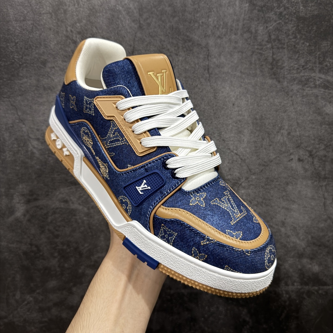图片[3]-【莞产礼盒版本】LV Louis Vuitton Trainer 限定联名 低帮休闲板鞋 代购级别 ZP级全套包装 原版购入历时近两个月开发打造！ 经典多拼色超好看 原版完美楦型 调试了两个月 鞋面独家订制压纹粒面小牛皮 大底TPU、模具费2w+ 质感媲美原版 垫脚聚米微料加透气英伦网布 细节原版一致 ❗️请注意区分市面通货材料 版型 包装配件 尺码： 38 39 40 41 42 43 44 45 46-选品中心