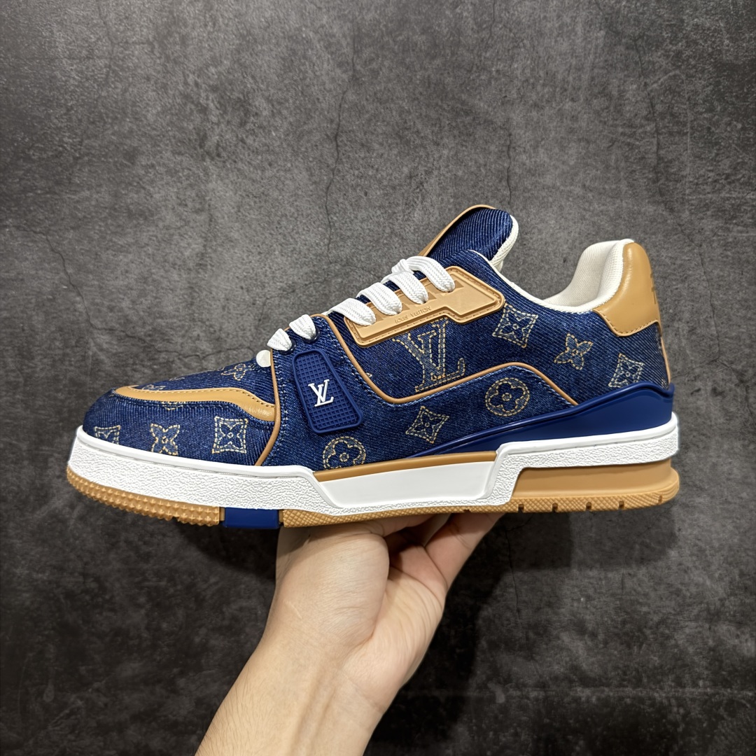 图片[2]-【莞产礼盒版本】LV Louis Vuitton Trainer 限定联名 低帮休闲板鞋 代购级别 ZP级全套包装 原版购入历时近两个月开发打造！ 经典多拼色超好看 原版完美楦型 调试了两个月 鞋面独家订制压纹粒面小牛皮 大底TPU、模具费2w+ 质感媲美原版 垫脚聚米微料加透气英伦网布 细节原版一致 ❗️请注意区分市面通货材料 版型 包装配件 尺码： 38 39 40 41 42 43 44 45 46-选品中心