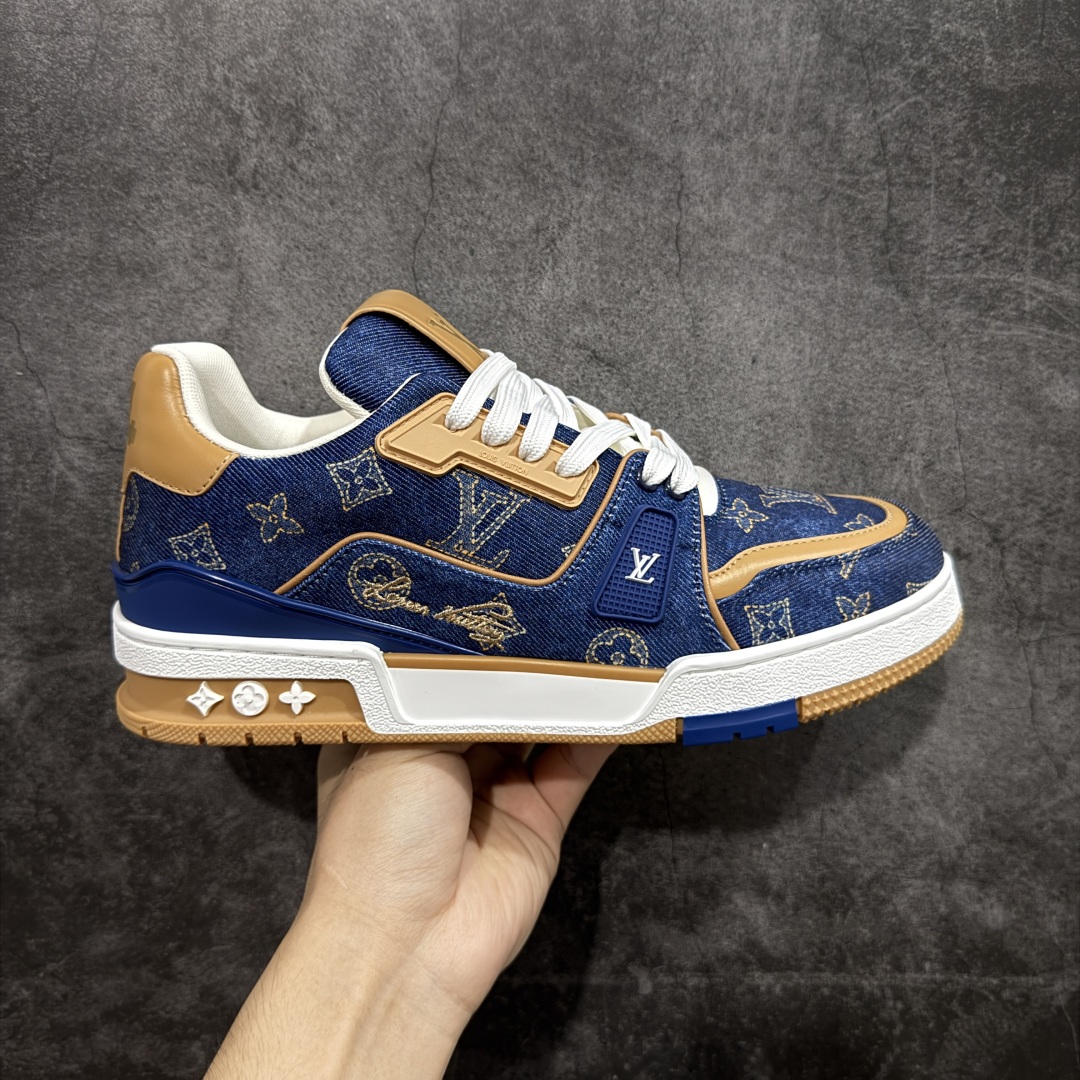 【莞产礼盒版本】LV Louis Vuitton Trainer 限定联名 低帮休闲板鞋 代购级别 ZP级全套包装 原版购入历时近两个月开发打造! 经典多拼色超好看 原版完美楦型 调试了两个月 鞋面独家订制压纹粒面小牛皮 大底TPU、模具费2w+ 质感媲美原版 垫脚聚米微料加透气英伦网布 细节原版一致 ❗️请注意区分市面通货材料 版型 包装配件 尺码: 38 39 40 41 42 43 44 45 46-选品中心