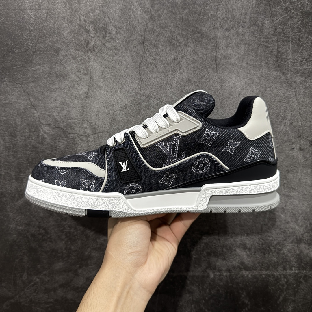 图片[2]-【莞产礼盒版本】LV Louis Vuitton Trainer 限定联名 低帮休闲板鞋 代购级别 ZP级全套包装 原版购入历时近两个月开发打造！ 经典多拼色超好看 原版完美楦型 调试了两个月 鞋面独家订制压纹粒面小牛皮 大底TPU、模具费2w+ 质感媲美原版 垫脚聚米微料加透气英伦网布 细节原版一致 ❗️请注意区分市面通货材料 版型 包装配件 尺码： 38 39 40 41 42 43 44 45 46-选品中心
