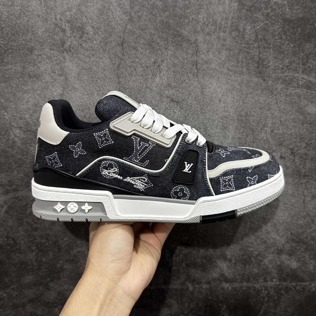 【莞产礼盒版本】LV Louis Vuitton Trainer 限定联名 低帮休闲板鞋 代购级别 ZP级全套包装 原版购入历时近两个月开发打造! 经典多拼色超好看 原版完美楦型 调试了两个月 鞋面独家订制压纹粒面小牛皮 大底TPU、模具费2w+ 质感媲美原版 垫脚聚米微料加透气英伦网布 细节原版一致 ❗️请注意区分市面通货材料 版型 包装配件 尺码: 38 39 40 41 42 43 44 45 46-选品中心