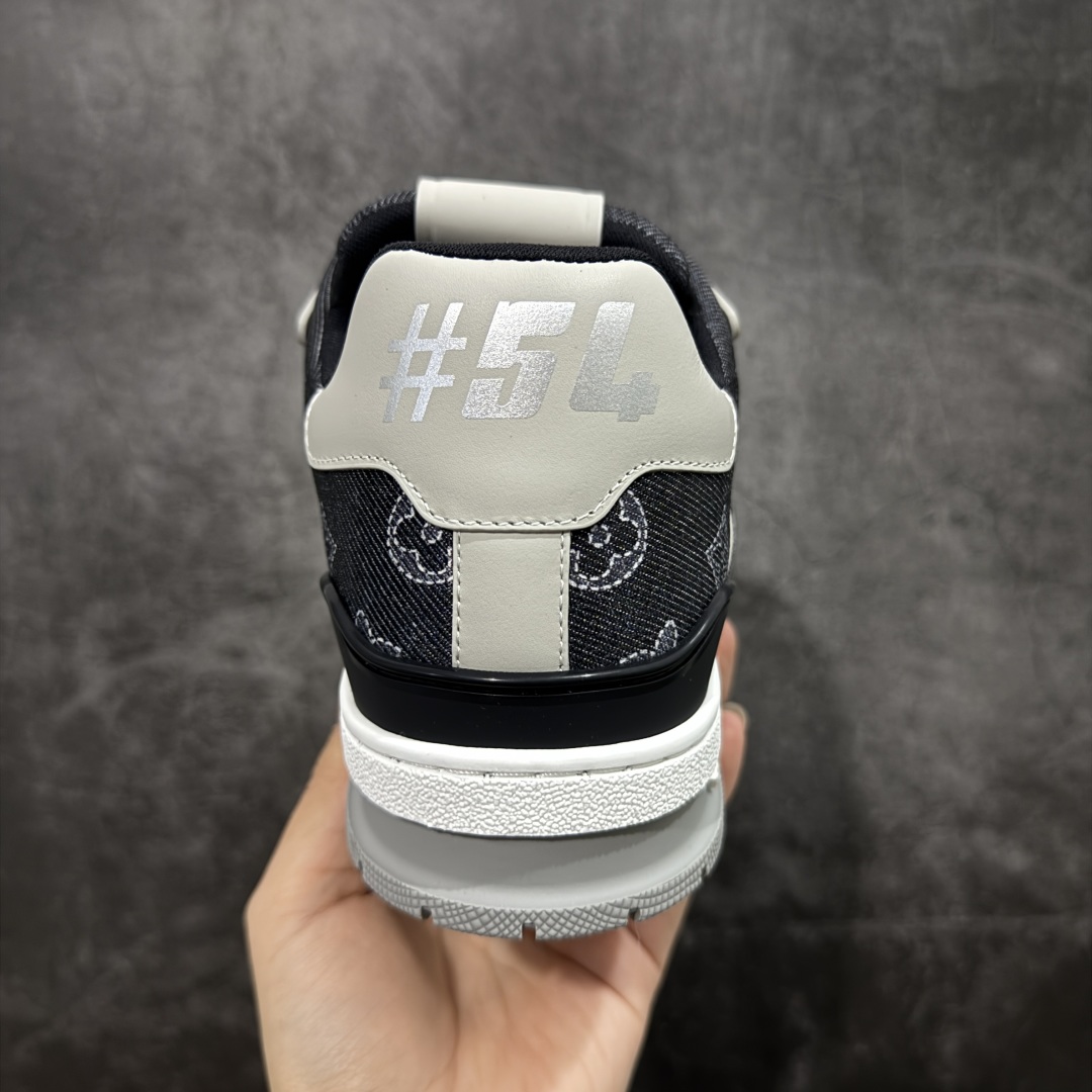 图片[4]-【莞产礼盒版本】LV Louis Vuitton Trainer 限定联名 低帮休闲板鞋 代购级别 ZP级全套包装 原版购入历时近两个月开发打造！ 经典多拼色超好看 原版完美楦型 调试了两个月 鞋面独家订制压纹粒面小牛皮 大底TPU、模具费2w+ 质感媲美原版 垫脚聚米微料加透气英伦网布 细节原版一致 ❗️请注意区分市面通货材料 版型 包装配件 尺码： 38 39 40 41 42 43 44 45 46-选品中心