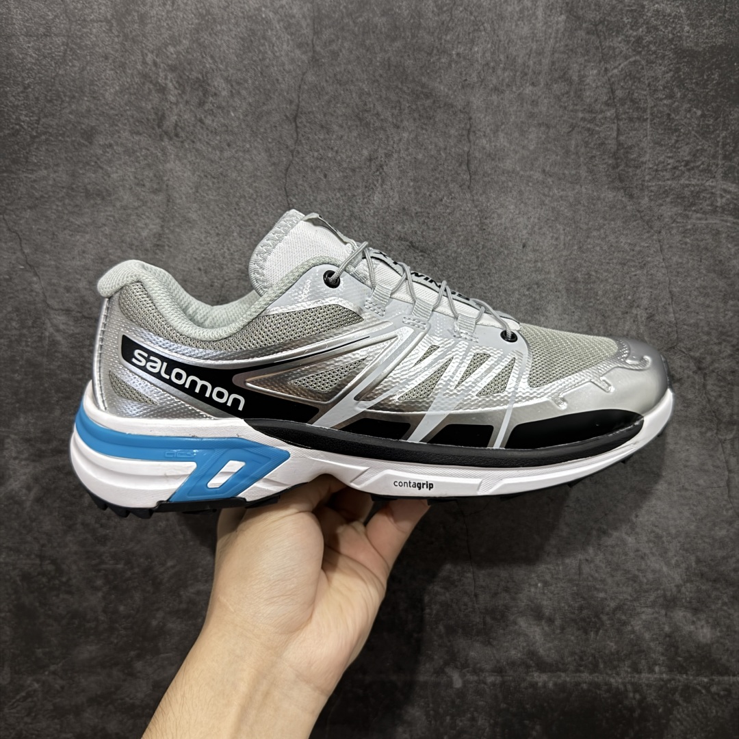 【莞产版本】SALOMON萨洛蒙 XT-Wings 2 Advanced 户外舒适百搭 网布织物减震防滑耐磨透气 低帮跑步鞋灰 XT-Wings 2采用了萨洛蒙独有的技术,不仅保证了鞋子的耐磨性,还让你在户外探险中保持通风透气,让双脚始终保持清爽舒适。无论是徒步旅行、登山探险还是日常穿搭,它都能为你提供稳定的支撑和舒适的穿着体验! 低帮设计,有效减轻脚部负担,提供更灵活的穿着感受。无论是在崎岖不平的山路上还是在城市街头漫步,XT-Wings 2都能帮助你自如地驰骋,释放内心对自然的向往!SALOMON萨洛蒙 XT-Wings 2绝对是一款不可错过的户外功能鞋!让它成为你户外探险路上的得力伙伴,让你在每一次冒险中都能感受到自由与激情的碰撞! 尺码:36-46含半码-选品中心