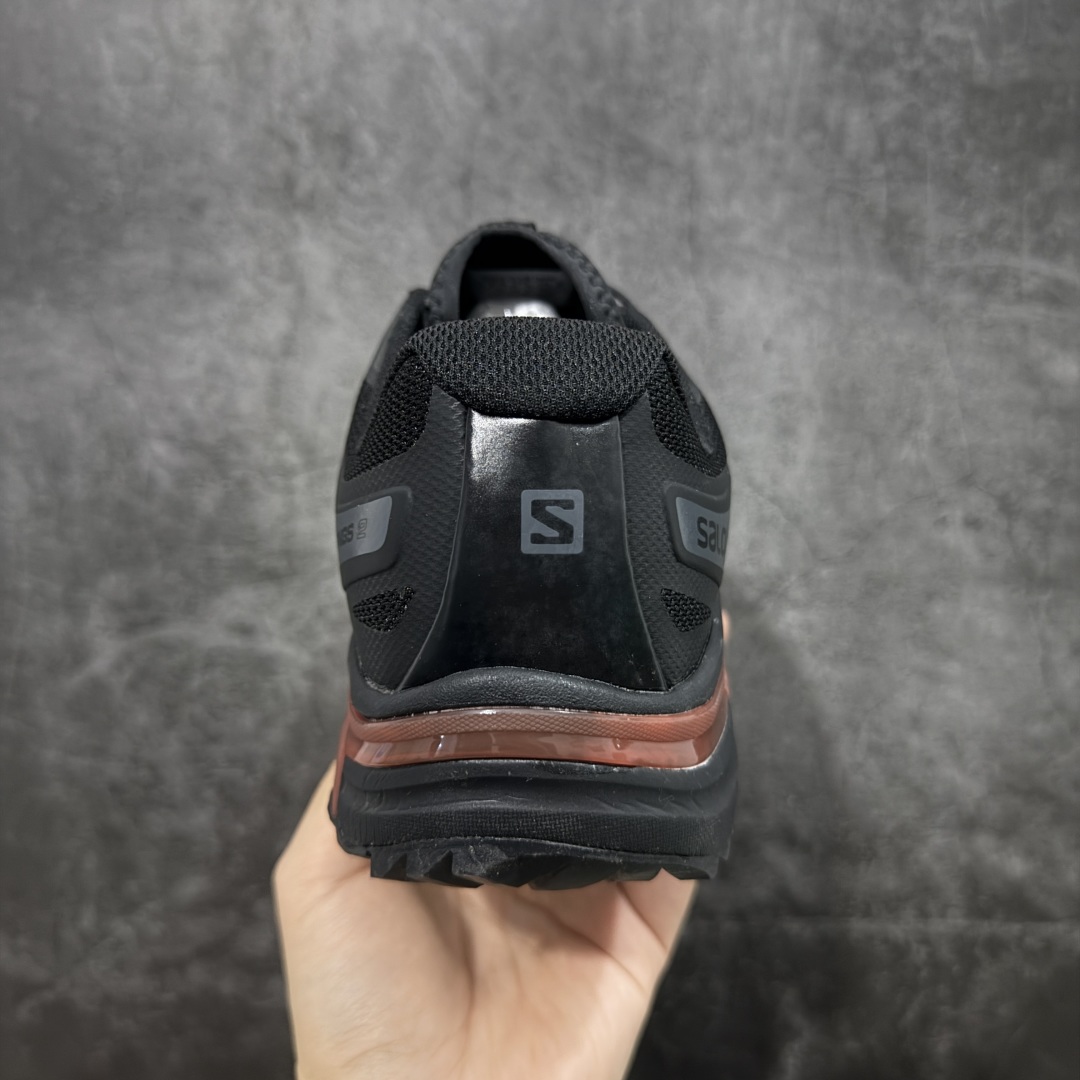 图片[4]-【莞产版本】SALOMON萨洛蒙 XT-Wings 2 Advanced 户外舒适百搭 网布织物减震防滑耐磨透气 低帮跑步鞋灰 XT-Wings 2采用了萨洛蒙独有的技术，不仅保证了鞋子的耐磨性，还让你在户外探险中保持通风透气，让双脚始终保持清爽舒适。无论是徒步旅行、登山探险还是日常穿搭，它都能为你提供稳定的支撑和舒适的穿着体验！ 低帮设计，有效减轻脚部负担，提供更灵活的穿着感受。无论是在崎岖不平的山路上还是在城市街头漫步，XT-Wings 2都能帮助你自如地驰骋，释放内心对自然的向往！SALOMON﻿萨洛蒙 XT-Wings 2绝对是一款不可错过的户外功能鞋！让它成为你户外探险路上的得力伙伴，让你在每一次冒险中都能感受到自由与激情的碰撞！ 尺码：36-46含半码-选品中心