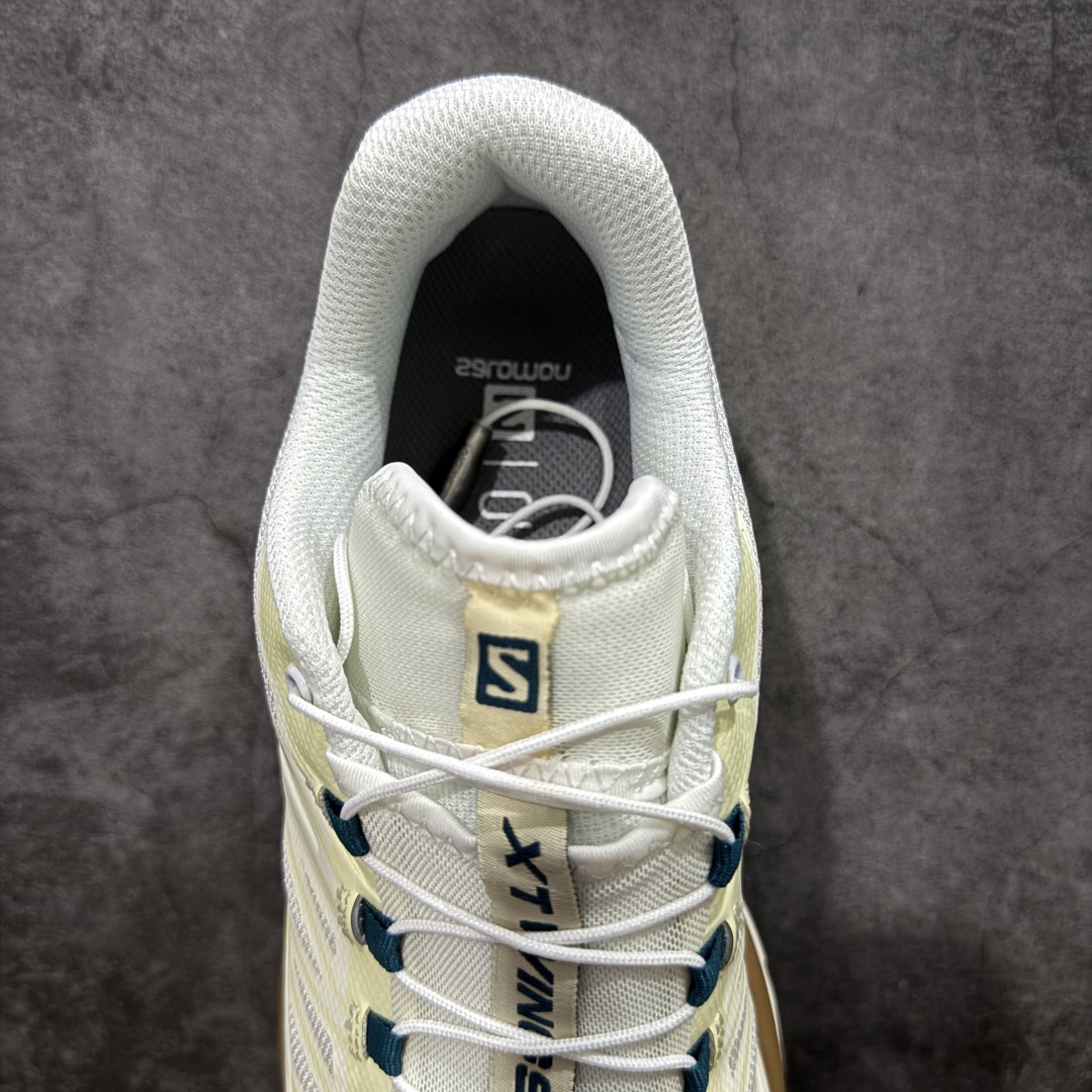 图片[8]-【莞产版本】SALOMON萨洛蒙 XT-Wings 2 Advanced 户外舒适百搭 网布织物减震防滑耐磨透气 低帮跑步鞋灰 XT-Wings 2采用了萨洛蒙独有的技术，不仅保证了鞋子的耐磨性，还让你在户外探险中保持通风透气，让双脚始终保持清爽舒适。无论是徒步旅行、登山探险还是日常穿搭，它都能为你提供稳定的支撑和舒适的穿着体验！ 低帮设计，有效减轻脚部负担，提供更灵活的穿着感受。无论是在崎岖不平的山路上还是在城市街头漫步，XT-Wings 2都能帮助你自如地驰骋，释放内心对自然的向往！SALOMON﻿萨洛蒙 XT-Wings 2绝对是一款不可错过的户外功能鞋！让它成为你户外探险路上的得力伙伴，让你在每一次冒险中都能感受到自由与激情的碰撞！ 尺码：36-46含半码-选品中心