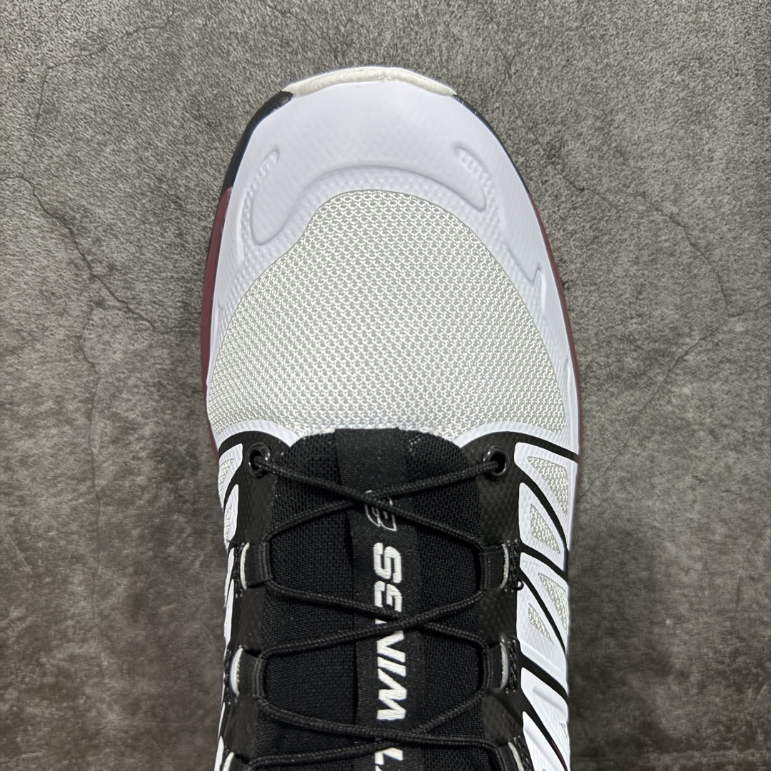 图片[5]-【莞产版本】SALOMON萨洛蒙 XT-Wings 2 Advanced 户外舒适百搭 网布织物减震防滑耐磨透气 低帮跑步鞋灰 XT-Wings 2采用了萨洛蒙独有的技术，不仅保证了鞋子的耐磨性，还让你在户外探险中保持通风透气，让双脚始终保持清爽舒适。无论是徒步旅行、登山探险还是日常穿搭，它都能为你提供稳定的支撑和舒适的穿着体验！ 低帮设计，有效减轻脚部负担，提供更灵活的穿着感受。无论是在崎岖不平的山路上还是在城市街头漫步，XT-Wings 2都能帮助你自如地驰骋，释放内心对自然的向往！SALOMON﻿萨洛蒙 XT-Wings 2绝对是一款不可错过的户外功能鞋！让它成为你户外探险路上的得力伙伴，让你在每一次冒险中都能感受到自由与激情的碰撞！ 尺码：36-46含半码-选品中心