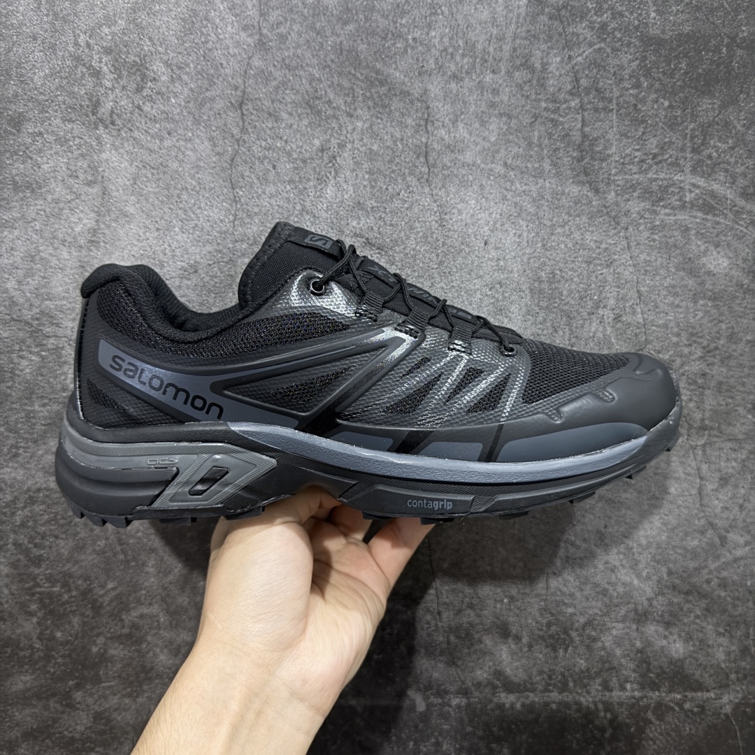 【莞产版本】SALOMON萨洛蒙 XT-Wings 2 Advanced 户外舒适百搭 网布织物减震防滑耐磨透气 低帮跑步鞋灰 XT-Wings 2采用了萨洛蒙独有的技术,不仅保证了鞋子的耐磨性,还让你在户外探险中保持通风透气,让双脚始终保持清爽舒适。无论是徒步旅行、登山探险还是日常穿搭,它都能为你提供稳定的支撑和舒适的穿着体验! 低帮设计,有效减轻脚部负担,提供更灵活的穿着感受。无论是在崎岖不平的山路上还是在城市街头漫步,XT-Wings 2都能帮助你自如地驰骋,释放内心对自然的向往!SALOMON萨洛蒙 XT-Wings 2绝对是一款不可错过的户外功能鞋!让它成为你户外探险路上的得力伙伴,让你在每一次冒险中都能感受到自由与激情的碰撞! 尺码:36-46含半码-选品中心
