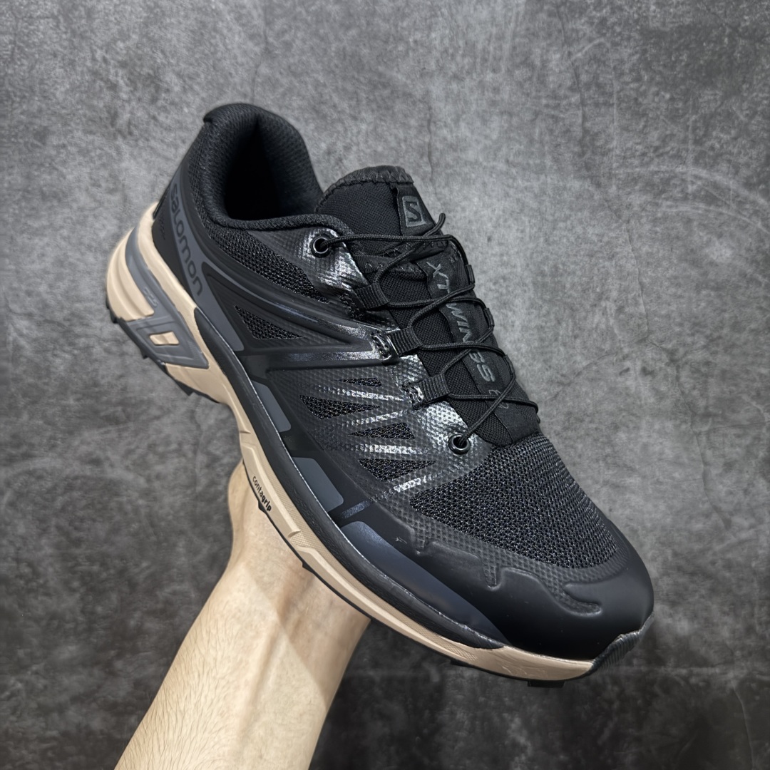 图片[3]-【莞产版本】SALOMON萨洛蒙 XT-Wings 2 Advanced 户外舒适百搭 网布织物减震防滑耐磨透气 低帮跑步鞋灰 XT-Wings 2采用了萨洛蒙独有的技术，不仅保证了鞋子的耐磨性，还让你在户外探险中保持通风透气，让双脚始终保持清爽舒适。无论是徒步旅行、登山探险还是日常穿搭，它都能为你提供稳定的支撑和舒适的穿着体验！ 低帮设计，有效减轻脚部负担，提供更灵活的穿着感受。无论是在崎岖不平的山路上还是在城市街头漫步，XT-Wings 2都能帮助你自如地驰骋，释放内心对自然的向往！SALOMON﻿萨洛蒙 XT-Wings 2绝对是一款不可错过的户外功能鞋！让它成为你户外探险路上的得力伙伴，让你在每一次冒险中都能感受到自由与激情的碰撞！ 尺码：36-46含半码-选品中心