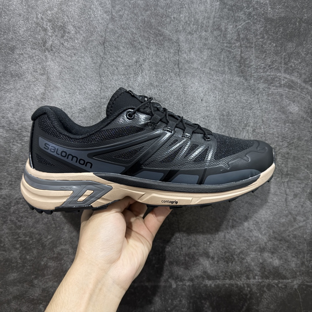 【莞产版本】SALOMON萨洛蒙 XT-Wings 2 Advanced 户外舒适百搭 网布织物减震防滑耐磨透气 低帮跑步鞋灰 XT-Wings 2采用了萨洛蒙独有的技术,不仅保证了鞋子的耐磨性,还让你在户外探险中保持通风透气,让双脚始终保持清爽舒适。无论是徒步旅行、登山探险还是日常穿搭,它都能为你提供稳定的支撑和舒适的穿着体验! 低帮设计,有效减轻脚部负担,提供更灵活的穿着感受。无论是在崎岖不平的山路上还是在城市街头漫步,XT-Wings 2都能帮助你自如地驰骋,释放内心对自然的向往!SALOMON萨洛蒙 XT-Wings 2绝对是一款不可错过的户外功能鞋!让它成为你户外探险路上的得力伙伴,让你在每一次冒险中都能感受到自由与激情的碰撞! 尺码:36-46含半码-选品中心