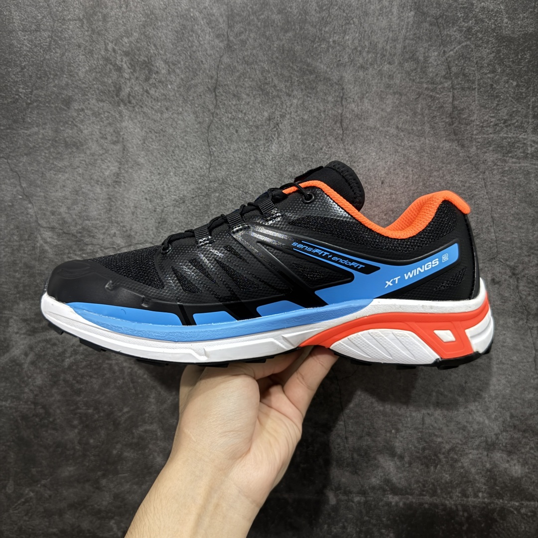 图片[2]-【莞产版本】SALOMON萨洛蒙 XT-Wings 2 Advanced 户外舒适百搭 网布织物减震防滑耐磨透气 低帮跑步鞋 XT-Wings 2采用了萨洛蒙独有的技术，不仅保证了鞋子的耐磨性，还让你在户外探险中保持通风透气，让双脚始终保持清爽舒适。无论是徒步旅行、登山探险还是日常穿搭，它都能为你提供稳定的支撑和舒适的穿着体验！ 低帮设计，有效减轻脚部负担，提供更灵活的穿着感受。无论是在崎岖不平的山路上还是在城市街头漫步，XT-Wings 2都能帮助你自如地驰骋，释放内心对自然的向往！SALOMON﻿萨洛蒙 XT-Wings 2绝对是一款不可错过的户外功能鞋！让它成为你户外探险路上的得力伙伴，让你在每一次冒险中都能感受到自由与激情的碰撞！ 尺码：36-46含半码-选品中心