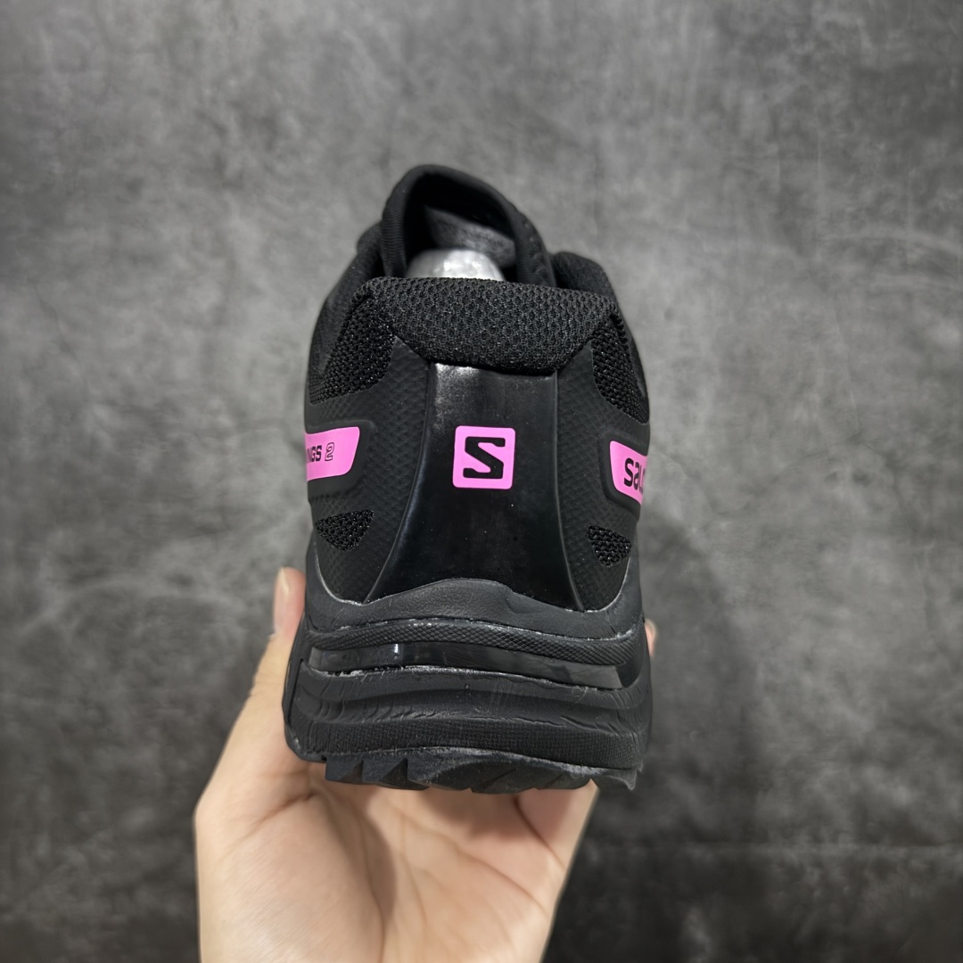 图片[4]-【莞产版本】SALOMON萨洛蒙 XT-Wings 2 Advanced 户外舒适百搭 网布织物减震防滑耐磨透气 低帮跑步鞋 XT-Wings 2采用了萨洛蒙独有的技术，不仅保证了鞋子的耐磨性，还让你在户外探险中保持通风透气，让双脚始终保持清爽舒适。无论是徒步旅行、登山探险还是日常穿搭，它都能为你提供稳定的支撑和舒适的穿着体验！ 低帮设计，有效减轻脚部负担，提供更灵活的穿着感受。无论是在崎岖不平的山路上还是在城市街头漫步，XT-Wings 2都能帮助你自如地驰骋，释放内心对自然的向往！SALOMON﻿萨洛蒙 XT-Wings 2绝对是一款不可错过的户外功能鞋！让它成为你户外探险路上的得力伙伴，让你在每一次冒险中都能感受到自由与激情的碰撞！ 尺码：36-46含半码-选品中心