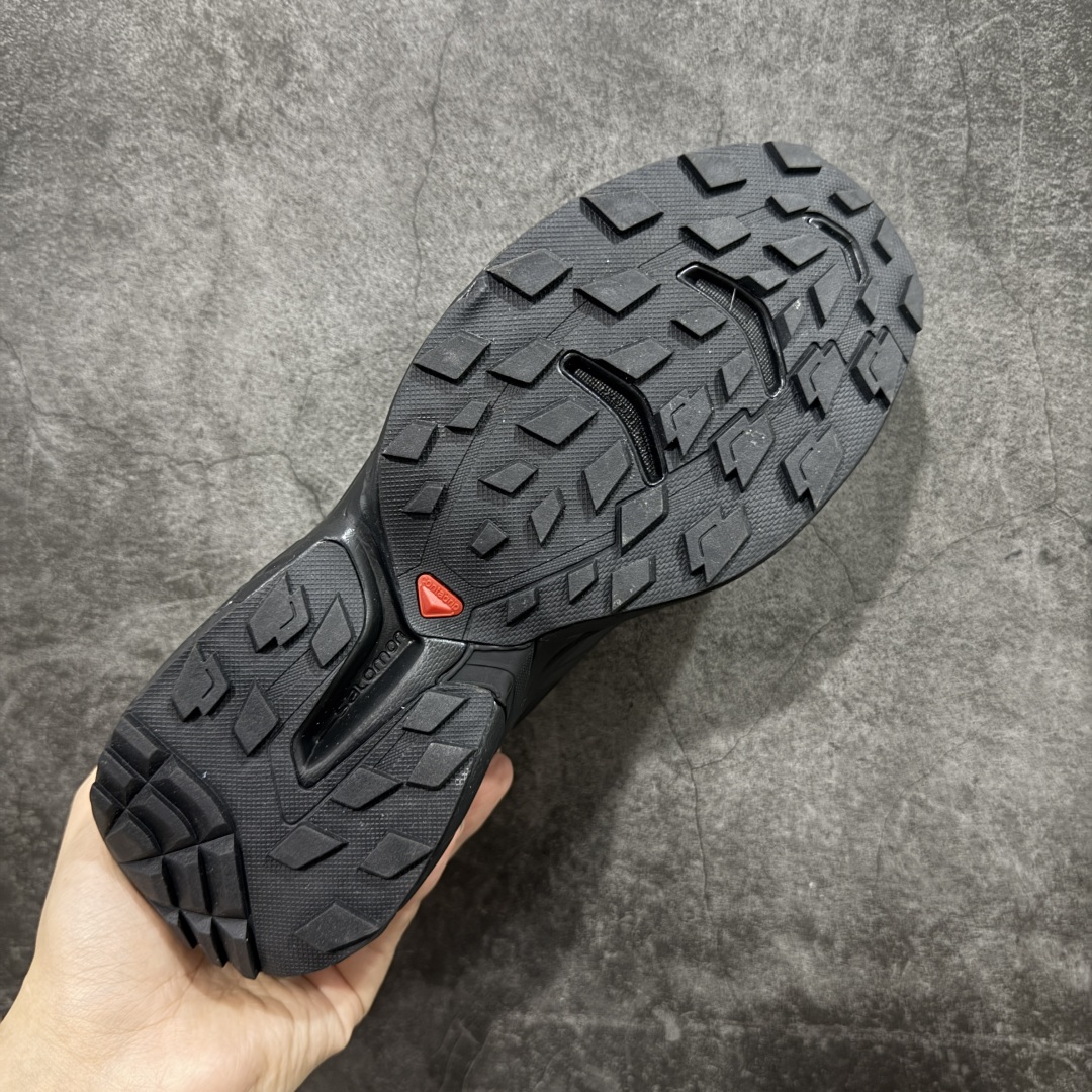 图片[9]-【莞产版本】SALOMON萨洛蒙 XT-Wings 2 Advanced 户外舒适百搭 网布织物减震防滑耐磨透气 低帮跑步鞋 XT-Wings 2采用了萨洛蒙独有的技术，不仅保证了鞋子的耐磨性，还让你在户外探险中保持通风透气，让双脚始终保持清爽舒适。无论是徒步旅行、登山探险还是日常穿搭，它都能为你提供稳定的支撑和舒适的穿着体验！ 低帮设计，有效减轻脚部负担，提供更灵活的穿着感受。无论是在崎岖不平的山路上还是在城市街头漫步，XT-Wings 2都能帮助你自如地驰骋，释放内心对自然的向往！SALOMON﻿萨洛蒙 XT-Wings 2绝对是一款不可错过的户外功能鞋！让它成为你户外探险路上的得力伙伴，让你在每一次冒险中都能感受到自由与激情的碰撞！ 尺码：36-46含半码-选品中心