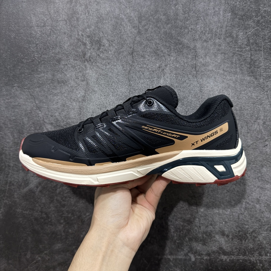 图片[2]-【莞产版本】SALOMON萨洛蒙 XT-Wings 2 Advanced 户外舒适百搭 网布织物减震防滑耐磨透气 低帮跑步鞋 XT-Wings 2采用了萨洛蒙独有的技术，不仅保证了鞋子的耐磨性，还让你在户外探险中保持通风透气，让双脚始终保持清爽舒适。无论是徒步旅行、登山探险还是日常穿搭，它都能为你提供稳定的支撑和舒适的穿着体验！ 低帮设计，有效减轻脚部负担，提供更灵活的穿着感受。无论是在崎岖不平的山路上还是在城市街头漫步，XT-Wings 2都能帮助你自如地驰骋，释放内心对自然的向往！SALOMON﻿萨洛蒙 XT-Wings 2绝对是一款不可错过的户外功能鞋！让它成为你户外探险路上的得力伙伴，让你在每一次冒险中都能感受到自由与激情的碰撞！ 尺码：36-46含半码-选品中心