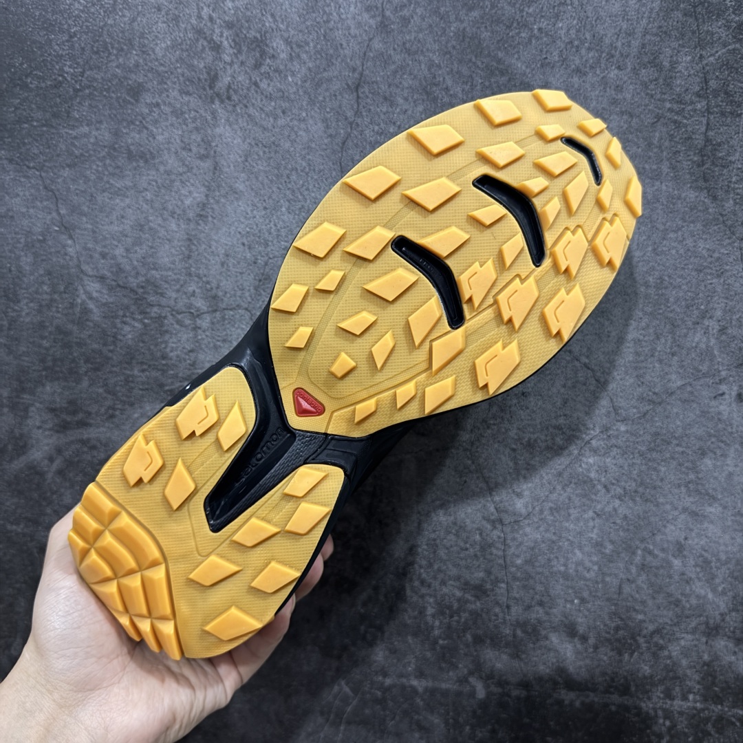 图片[9]-【莞产版本】SALOMON萨洛蒙 XT-Wings 2 Advanced 户外舒适百搭 网布织物减震防滑耐磨透气 低帮跑步鞋 XT-Wings 2采用了萨洛蒙独有的技术，不仅保证了鞋子的耐磨性，还让你在户外探险中保持通风透气，让双脚始终保持清爽舒适。无论是徒步旅行、登山探险还是日常穿搭，它都能为你提供稳定的支撑和舒适的穿着体验！ 低帮设计，有效减轻脚部负担，提供更灵活的穿着感受。无论是在崎岖不平的山路上还是在城市街头漫步，XT-Wings 2都能帮助你自如地驰骋，释放内心对自然的向往！SALOMON﻿萨洛蒙 XT-Wings 2绝对是一款不可错过的户外功能鞋！让它成为你户外探险路上的得力伙伴，让你在每一次冒险中都能感受到自由与激情的碰撞！ 尺码：36-46含半码-选品中心