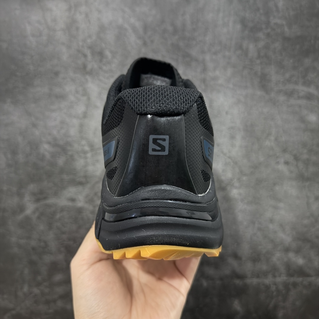 图片[4]-【莞产版本】SALOMON萨洛蒙 XT-Wings 2 Advanced 户外舒适百搭 网布织物减震防滑耐磨透气 低帮跑步鞋 XT-Wings 2采用了萨洛蒙独有的技术，不仅保证了鞋子的耐磨性，还让你在户外探险中保持通风透气，让双脚始终保持清爽舒适。无论是徒步旅行、登山探险还是日常穿搭，它都能为你提供稳定的支撑和舒适的穿着体验！ 低帮设计，有效减轻脚部负担，提供更灵活的穿着感受。无论是在崎岖不平的山路上还是在城市街头漫步，XT-Wings 2都能帮助你自如地驰骋，释放内心对自然的向往！SALOMON﻿萨洛蒙 XT-Wings 2绝对是一款不可错过的户外功能鞋！让它成为你户外探险路上的得力伙伴，让你在每一次冒险中都能感受到自由与激情的碰撞！ 尺码：36-46含半码-选品中心