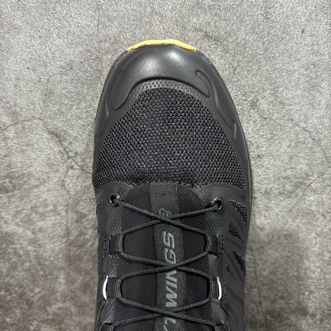 图片[5]-【莞产版本】SALOMON萨洛蒙 XT-Wings 2 Advanced 户外舒适百搭 网布织物减震防滑耐磨透气 低帮跑步鞋 XT-Wings 2采用了萨洛蒙独有的技术，不仅保证了鞋子的耐磨性，还让你在户外探险中保持通风透气，让双脚始终保持清爽舒适。无论是徒步旅行、登山探险还是日常穿搭，它都能为你提供稳定的支撑和舒适的穿着体验！ 低帮设计，有效减轻脚部负担，提供更灵活的穿着感受。无论是在崎岖不平的山路上还是在城市街头漫步，XT-Wings 2都能帮助你自如地驰骋，释放内心对自然的向往！SALOMON﻿萨洛蒙 XT-Wings 2绝对是一款不可错过的户外功能鞋！让它成为你户外探险路上的得力伙伴，让你在每一次冒险中都能感受到自由与激情的碰撞！ 尺码：36-46含半码-选品中心