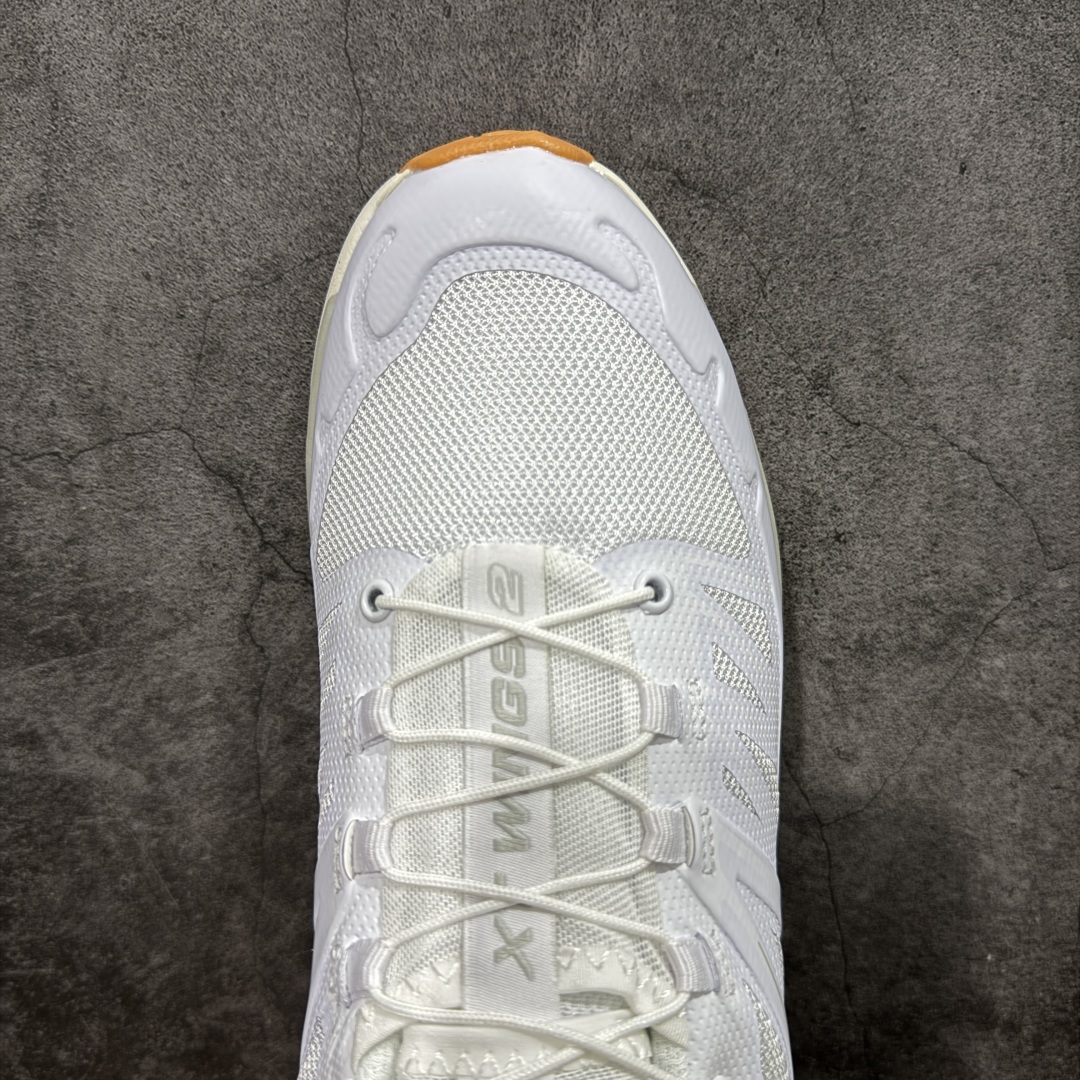 图片[5]-【莞产版本】SALOMON萨洛蒙 XT-Wings 2 Advanced 户外舒适百搭 网布织物减震防滑耐磨透气 低帮跑步鞋 XT-Wings 2采用了萨洛蒙独有的技术，不仅保证了鞋子的耐磨性，还让你在户外探险中保持通风透气，让双脚始终保持清爽舒适。无论是徒步旅行、登山探险还是日常穿搭，它都能为你提供稳定的支撑和舒适的穿着体验！ 低帮设计，有效减轻脚部负担，提供更灵活的穿着感受。无论是在崎岖不平的山路上还是在城市街头漫步，XT-Wings 2都能帮助你自如地驰骋，释放内心对自然的向往！SALOMON﻿萨洛蒙 XT-Wings 2绝对是一款不可错过的户外功能鞋！让它成为你户外探险路上的得力伙伴，让你在每一次冒险中都能感受到自由与激情的碰撞！ 尺码：36-46含半码-选品中心