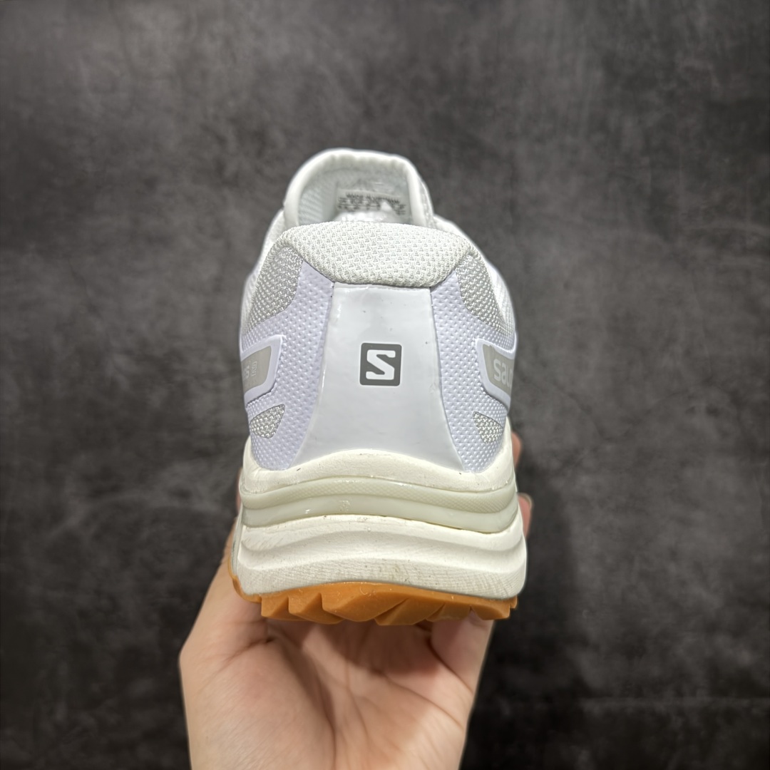 图片[4]-【莞产版本】SALOMON萨洛蒙 XT-Wings 2 Advanced 户外舒适百搭 网布织物减震防滑耐磨透气 低帮跑步鞋 XT-Wings 2采用了萨洛蒙独有的技术，不仅保证了鞋子的耐磨性，还让你在户外探险中保持通风透气，让双脚始终保持清爽舒适。无论是徒步旅行、登山探险还是日常穿搭，它都能为你提供稳定的支撑和舒适的穿着体验！ 低帮设计，有效减轻脚部负担，提供更灵活的穿着感受。无论是在崎岖不平的山路上还是在城市街头漫步，XT-Wings 2都能帮助你自如地驰骋，释放内心对自然的向往！SALOMON﻿萨洛蒙 XT-Wings 2绝对是一款不可错过的户外功能鞋！让它成为你户外探险路上的得力伙伴，让你在每一次冒险中都能感受到自由与激情的碰撞！ 尺码：36-46含半码-选品中心