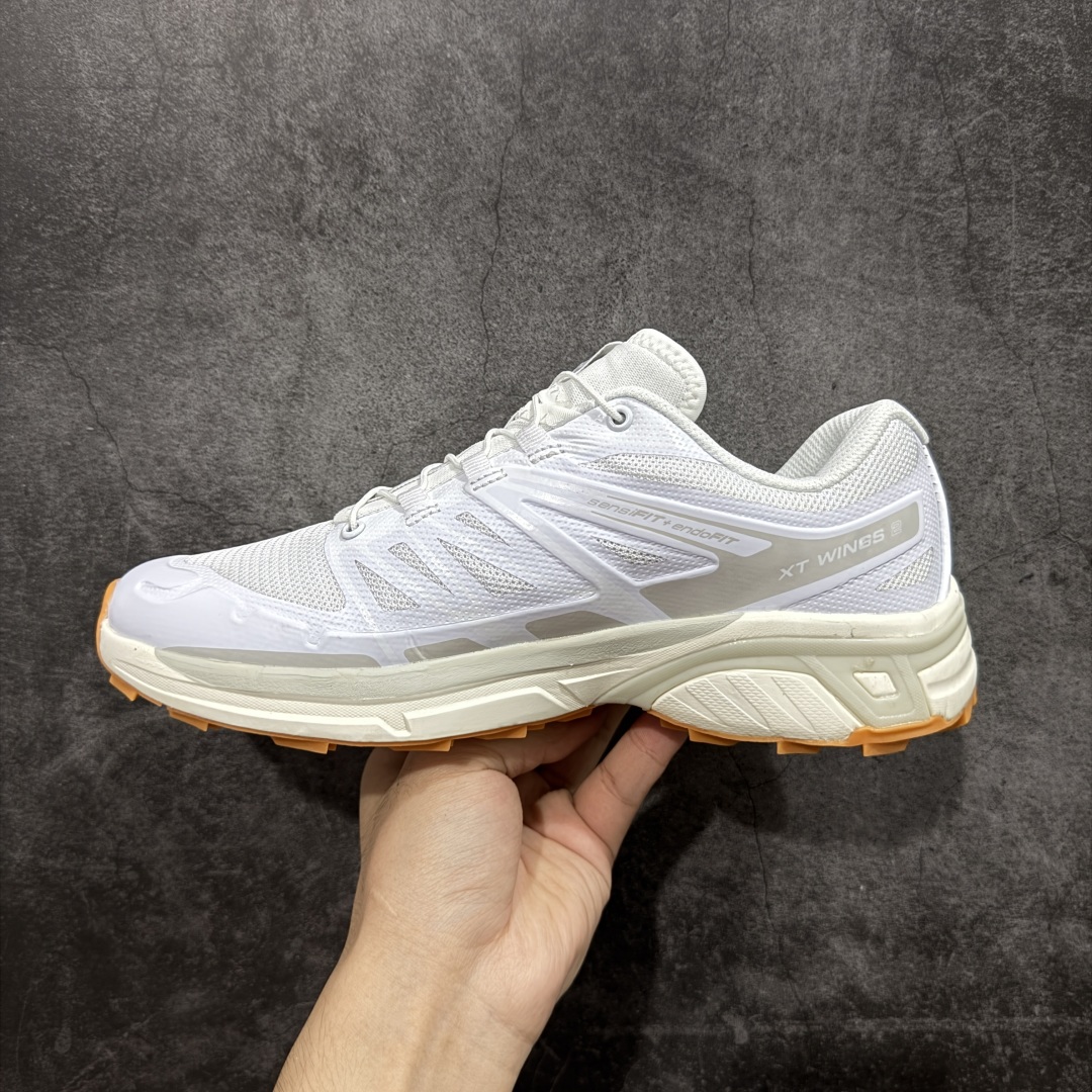 图片[2]-【莞产版本】SALOMON萨洛蒙 XT-Wings 2 Advanced 户外舒适百搭 网布织物减震防滑耐磨透气 低帮跑步鞋 XT-Wings 2采用了萨洛蒙独有的技术，不仅保证了鞋子的耐磨性，还让你在户外探险中保持通风透气，让双脚始终保持清爽舒适。无论是徒步旅行、登山探险还是日常穿搭，它都能为你提供稳定的支撑和舒适的穿着体验！ 低帮设计，有效减轻脚部负担，提供更灵活的穿着感受。无论是在崎岖不平的山路上还是在城市街头漫步，XT-Wings 2都能帮助你自如地驰骋，释放内心对自然的向往！SALOMON﻿萨洛蒙 XT-Wings 2绝对是一款不可错过的户外功能鞋！让它成为你户外探险路上的得力伙伴，让你在每一次冒险中都能感受到自由与激情的碰撞！ 尺码：36-46含半码-选品中心