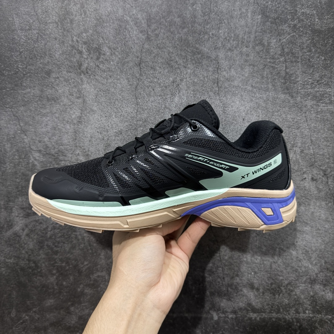 图片[2]-【莞产版本】SALOMON萨洛蒙 XT-Wings 2 Advanced 户外舒适百搭 网布织物减震防滑耐磨透气 低帮跑步鞋 XT-Wings 2采用了萨洛蒙独有的技术，不仅保证了鞋子的耐磨性，还让你在户外探险中保持通风透气，让双脚始终保持清爽舒适。无论是徒步旅行、登山探险还是日常穿搭，它都能为你提供稳定的支撑和舒适的穿着体验！ 低帮设计，有效减轻脚部负担，提供更灵活的穿着感受。无论是在崎岖不平的山路上还是在城市街头漫步，XT-Wings 2都能帮助你自如地驰骋，释放内心对自然的向往！SALOMON﻿萨洛蒙 XT-Wings 2绝对是一款不可错过的户外功能鞋！让它成为你户外探险路上的得力伙伴，让你在每一次冒险中都能感受到自由与激情的碰撞！ 尺码：36-46含半码-选品中心