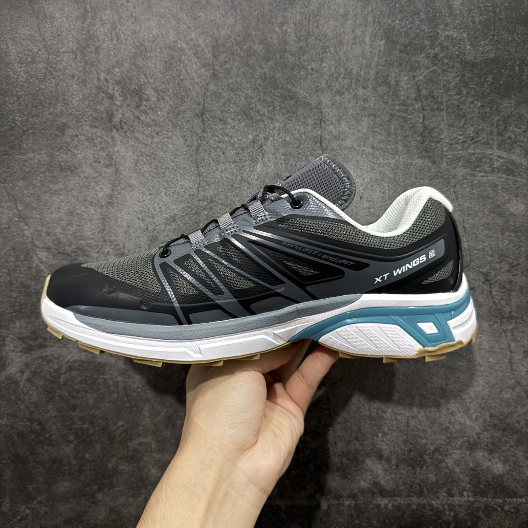 图片[2]-【莞产版本】SALOMON萨洛蒙 XT-Wings 2 Advanced 户外舒适百搭 网布织物减震防滑耐磨透气 低帮跑步鞋 XT-Wings 2采用了萨洛蒙独有的技术，不仅保证了鞋子的耐磨性，还让你在户外探险中保持通风透气，让双脚始终保持清爽舒适。无论是徒步旅行、登山探险还是日常穿搭，它都能为你提供稳定的支撑和舒适的穿着体验！ 低帮设计，有效减轻脚部负担，提供更灵活的穿着感受。无论是在崎岖不平的山路上还是在城市街头漫步，XT-Wings 2都能帮助你自如地驰骋，释放内心对自然的向往！SALOMON﻿萨洛蒙 XT-Wings 2绝对是一款不可错过的户外功能鞋！让它成为你户外探险路上的得力伙伴，让你在每一次冒险中都能感受到自由与激情的碰撞！ 尺码：36-46含半码-选品中心