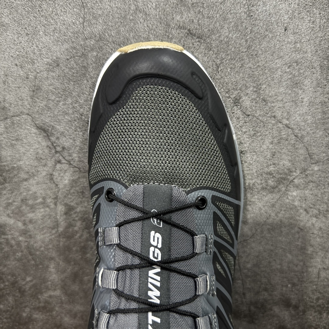 图片[5]-【莞产版本】SALOMON萨洛蒙 XT-Wings 2 Advanced 户外舒适百搭 网布织物减震防滑耐磨透气 低帮跑步鞋 XT-Wings 2采用了萨洛蒙独有的技术，不仅保证了鞋子的耐磨性，还让你在户外探险中保持通风透气，让双脚始终保持清爽舒适。无论是徒步旅行、登山探险还是日常穿搭，它都能为你提供稳定的支撑和舒适的穿着体验！ 低帮设计，有效减轻脚部负担，提供更灵活的穿着感受。无论是在崎岖不平的山路上还是在城市街头漫步，XT-Wings 2都能帮助你自如地驰骋，释放内心对自然的向往！SALOMON﻿萨洛蒙 XT-Wings 2绝对是一款不可错过的户外功能鞋！让它成为你户外探险路上的得力伙伴，让你在每一次冒险中都能感受到自由与激情的碰撞！ 尺码：36-46含半码-选品中心