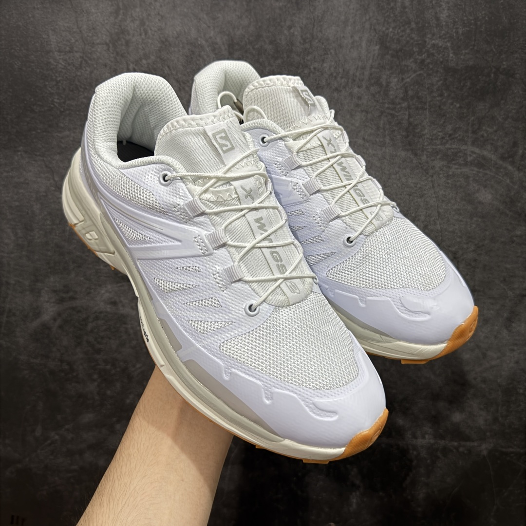 图片[4]-【莞产版本】SALOMON萨洛蒙 XT-Wings 2 Advanced 户外舒适百搭 网布织物减震防滑耐磨透气 低帮跑步鞋 XT-Wings 2采用了萨洛蒙独有的技术，不仅保证了鞋子的耐磨性，还让你在户外探险中保持通风透气，让双脚始终保持清爽舒适。无论是徒步旅行、登山探险还是日常穿搭，它都能为你提供稳定的支撑和舒适的穿着体验！ 低帮设计，有效减轻脚部负担，提供更灵活的穿着感受。无论是在崎岖不平的山路上还是在城市街头漫步，XT-Wings 2都能帮助你自如地驰骋，释放内心对自然的向往！SALOMON﻿萨洛蒙 XT-Wings 2绝对是一款不可错过的户外功能鞋！让它成为你户外探险路上的得力伙伴，让你在每一次冒险中都能感受到自由与激情的碰撞！ 尺码：36-46含半码-选品中心