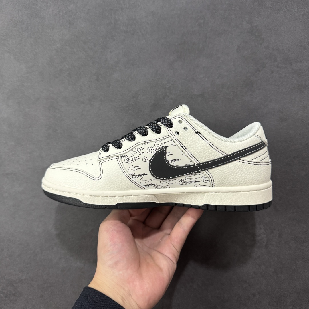 图片[2]-【定制版】Nike SB Dunk Low “NIKE联名——米黑多小勾” 高端定制 低帮休闲板鞋 定制鞋盒 大厂纯原品质出货 超高清洁度 皮料切割干净无任何毛边 细节完美 货号：HH7518-094 尺码：36 36.5 37.5 38 38.5 39 40 40.5 41 42 42.5 43 44 44.5 45 编码：HXSB330340-选品中心