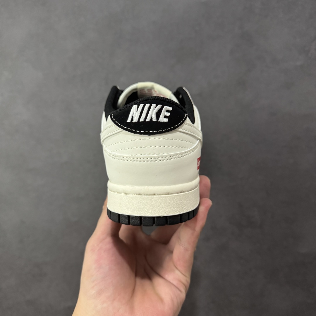 图片[4]-【定制版】Nike SB Dunk Low Supreme联名 米黑拼接 周年高端定制 低帮休闲板鞋 #定制鞋盒 大厂纯原品质出货 超高清洁度 皮料切割干净无任何毛边 细节完美 货号：JP1628-010 尺码：36 36.5 37.5 38 38.5 39 40 40.5 41 42 42.5 43 44 44.5 45-选品中心