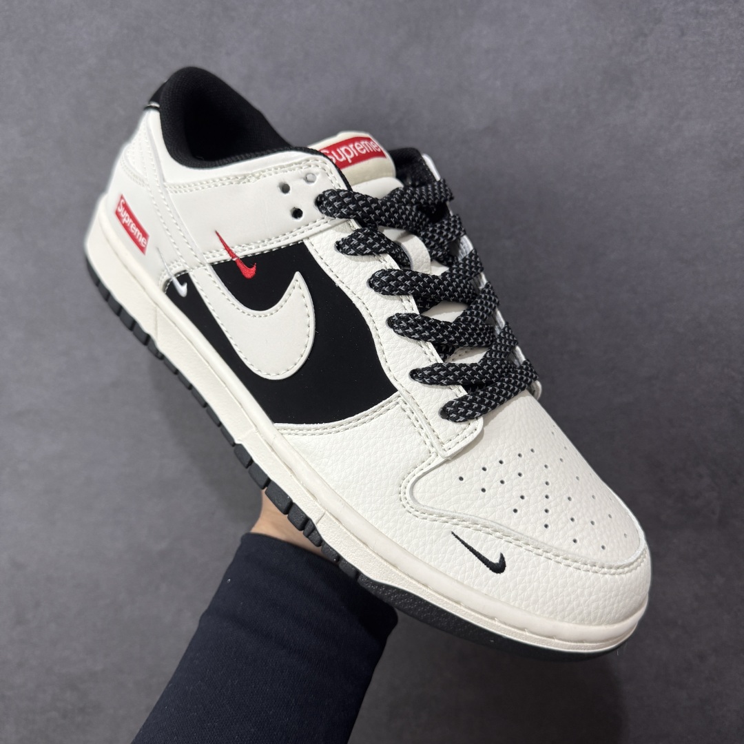 图片[3]-【定制版】Nike SB Dunk Low Supreme联名 米黑拼接 周年高端定制 低帮休闲板鞋 #定制鞋盒 大厂纯原品质出货 超高清洁度 皮料切割干净无任何毛边 细节完美 货号：JP1628-010 尺码：36 36.5 37.5 38 38.5 39 40 40.5 41 42 42.5 43 44 44.5 45-选品中心