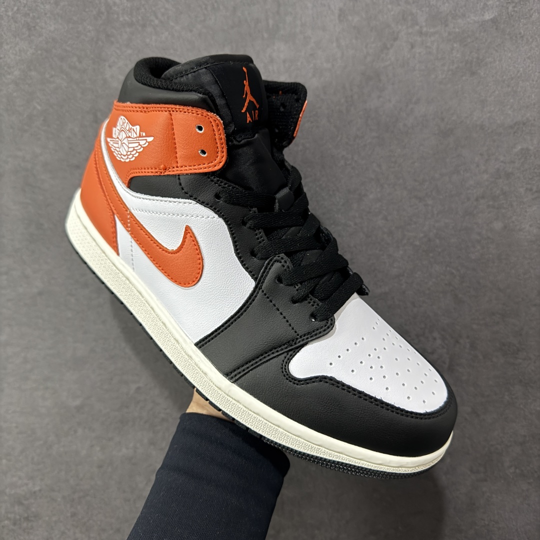 图片[3]-【K版纯原】Air Jordan AJ1 Mid 中帮 白黑橙扣碎 DQ8426-801 全新流水线出品 DT版本唯一平替选择 市场第二梯队最强版 全部原鞋开发 原楦原纸板开发 全鞋电脑针车 原厂内置全掌气垫 原盒内在原标 唯一Zp原版鞋带绑法 免检产品 全新2022版型 全头层皮料 完美零毛边处理 原厂配置全掌气垫 价格定位良心 几十个配色陆续出货 尺码：36 36.5 37.5 38 38.5 39 40 40.5 41 42 42.5 43 44 44.5 45 46-选品中心
