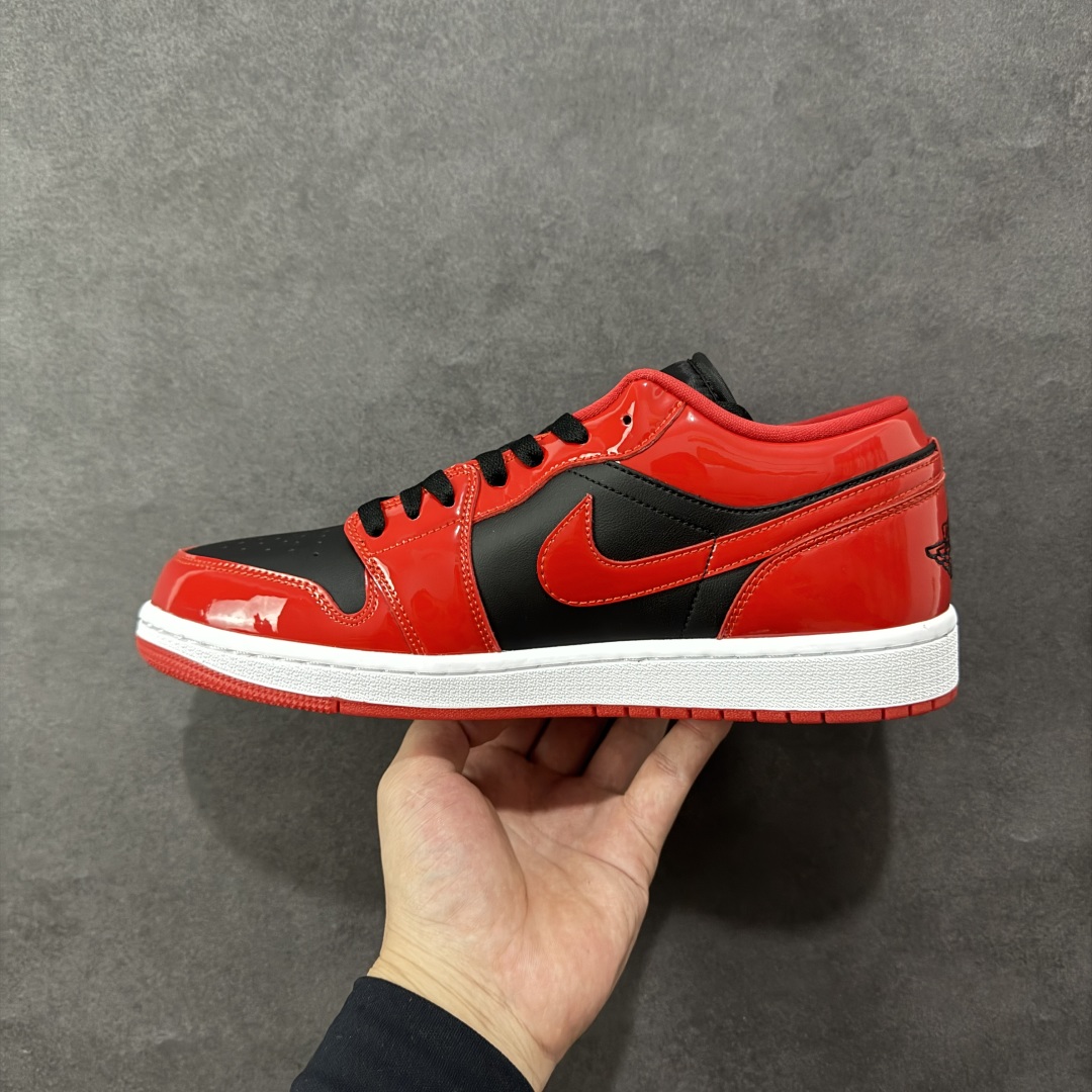 图片[2]-【K版纯原】Air Jordan AJ1 Low 低帮 黑红漆皮 HV4089 006 全新流水线出品 市场第二梯队最强版 全部原鞋开发 原楦原纸板开发 全鞋电脑针车 原厂内置全掌气垫 原盒内在原标 唯一Zp原版鞋带绑法 免检产品 全新2022版型 全头层皮料 完美零毛边处理 原厂配置全掌气垫 价格定位良心 新配色陆续出货 尺码：36-46-选品中心