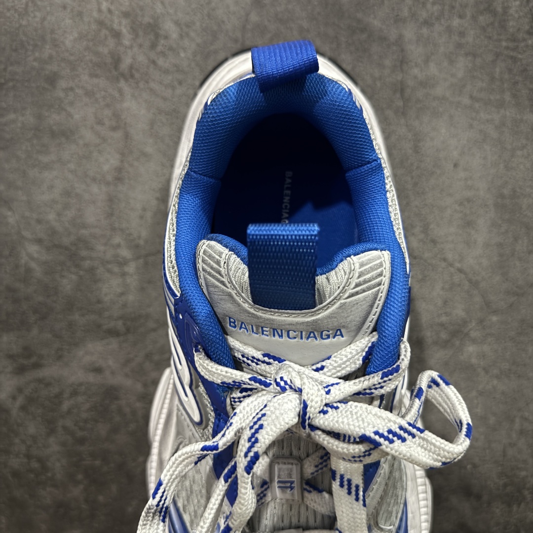 图片[8]-【XA纯原】BALENCIAGA 6XL Sneakers 巴黎世家15代 网布系带低帮走秀复古老爹鞋 全套原纸板楦头开发 最原汁原味的灵魂版型 全鞋荧光划线卡点 胶水把控整洁度追求极致完美 每一双都是工艺品 多重QC质检 超越公司货的品控标准 实实在在的免检产品 原盒原配 正确字体电绣 粗细、位置、大小正确 侧边TPU 透气孔匹配意产原版 正确分离大底 TPU软底 原版一致大底LOGO 立体感十足 原厂皮料水洗做旧 采购原厂网纱 不含皮革 网布材料和聚氨酯 磨损效果 展现品牌对于新潮事物的热情 这款鞋子拥有巨大尺寸和醒目设计 符合当下”老爹鞋”的趋势 鞋子采用银灰配色 营造出低调而不失华丽的效果 10XL的尺码使它成为市场中最显眼的存在 适合追求个性化的人群 Balenciaga始终站在时尚前沿 此次发布的产品再次体现了他们的创新能力 尺码：35-46-选品中心
