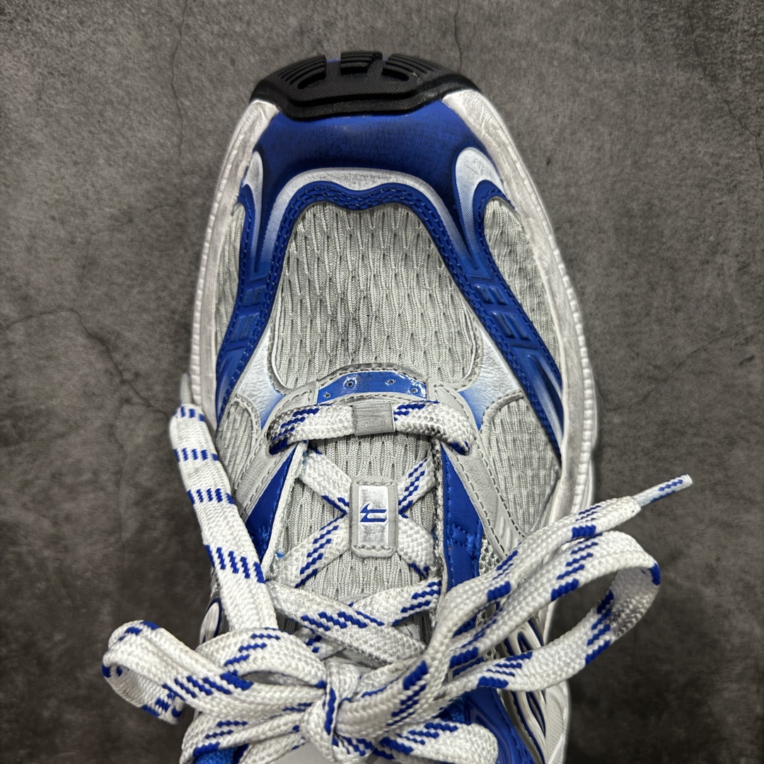图片[5]-【XA纯原】BALENCIAGA 6XL Sneakers 巴黎世家15代 网布系带低帮走秀复古老爹鞋 全套原纸板楦头开发 最原汁原味的灵魂版型 全鞋荧光划线卡点 胶水把控整洁度追求极致完美 每一双都是工艺品 多重QC质检 超越公司货的品控标准 实实在在的免检产品 原盒原配 正确字体电绣 粗细、位置、大小正确 侧边TPU 透气孔匹配意产原版 正确分离大底 TPU软底 原版一致大底LOGO 立体感十足 原厂皮料水洗做旧 采购原厂网纱 不含皮革 网布材料和聚氨酯 磨损效果 展现品牌对于新潮事物的热情 这款鞋子拥有巨大尺寸和醒目设计 符合当下”老爹鞋”的趋势 鞋子采用银灰配色 营造出低调而不失华丽的效果 10XL的尺码使它成为市场中最显眼的存在 适合追求个性化的人群 Balenciaga始终站在时尚前沿 此次发布的产品再次体现了他们的创新能力 尺码：35-46-选品中心