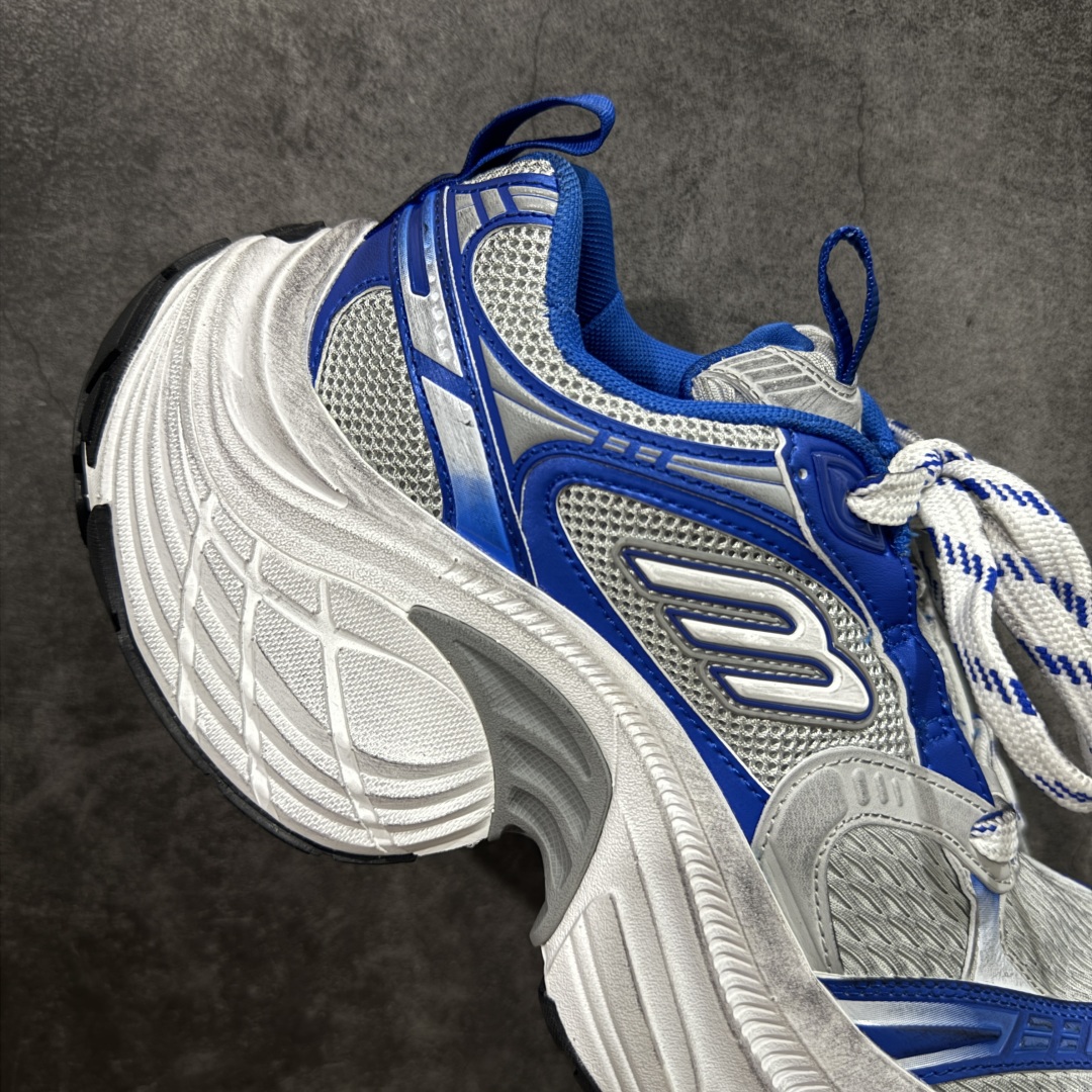 图片[7]-【XA纯原】BALENCIAGA 6XL Sneakers 巴黎世家15代 网布系带低帮走秀复古老爹鞋 全套原纸板楦头开发 最原汁原味的灵魂版型 全鞋荧光划线卡点 胶水把控整洁度追求极致完美 每一双都是工艺品 多重QC质检 超越公司货的品控标准 实实在在的免检产品 原盒原配 正确字体电绣 粗细、位置、大小正确 侧边TPU 透气孔匹配意产原版 正确分离大底 TPU软底 原版一致大底LOGO 立体感十足 原厂皮料水洗做旧 采购原厂网纱 不含皮革 网布材料和聚氨酯 磨损效果 展现品牌对于新潮事物的热情 这款鞋子拥有巨大尺寸和醒目设计 符合当下”老爹鞋”的趋势 鞋子采用银灰配色 营造出低调而不失华丽的效果 10XL的尺码使它成为市场中最显眼的存在 适合追求个性化的人群 Balenciaga始终站在时尚前沿 此次发布的产品再次体现了他们的创新能力 尺码：35-46-选品中心