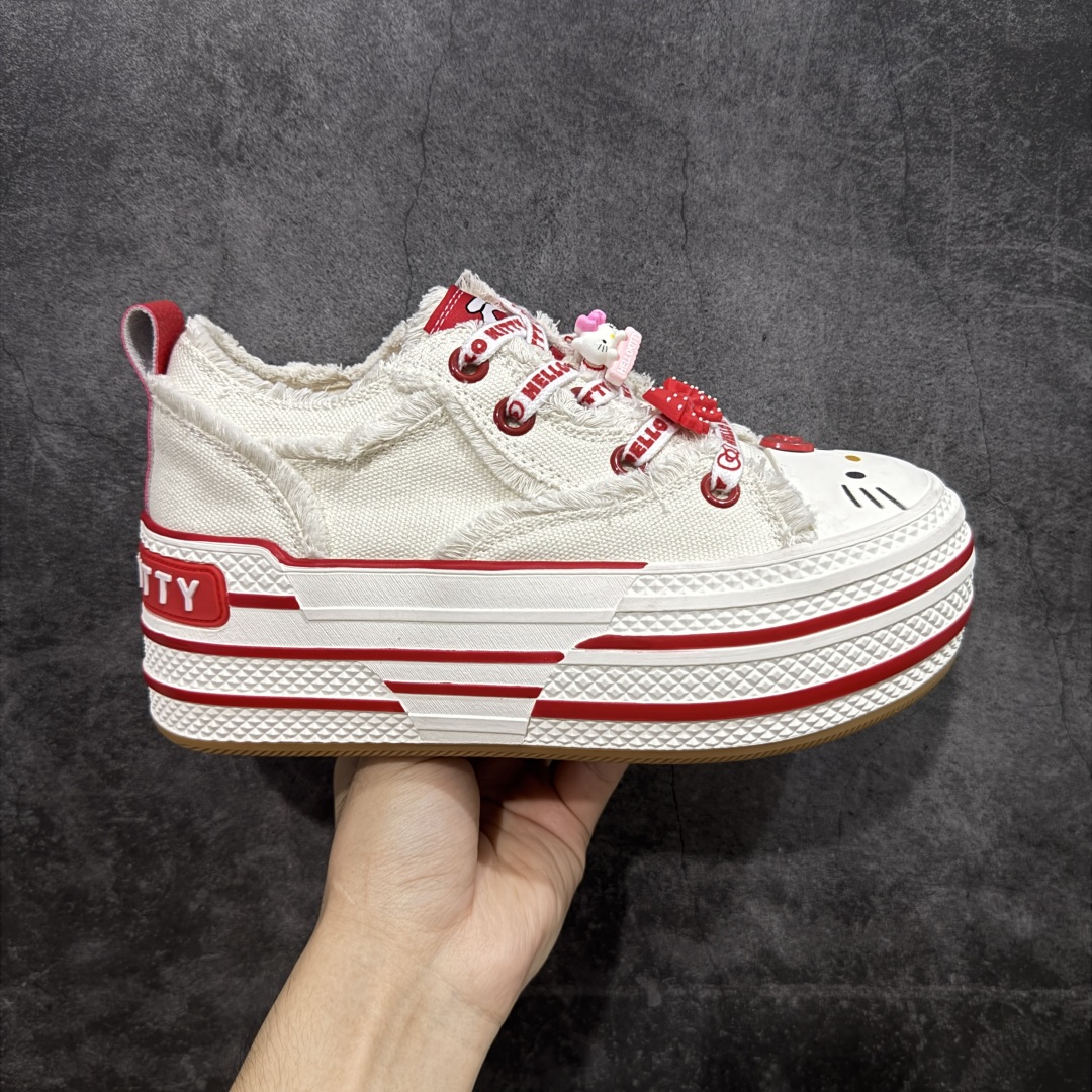 【广东纯原版本】Sanrio/三丽鸥 x OLD ORDER 联名限定 凯蒂粉蓝 6.5CM 厚底增高帆布鞋 马卡龙 鞋身满印的Hello Kitty凯蒂猫图案真的好可爱💗 粉蓝色系的毛边设计满满小香风氛围感 脚感蛮舒适的不磨脚,搭配清新干净 小个子也能拥有大长腿 出街穿这双回头率拉满了🥰 氛围感就够了 日常穿搭也很出彩啦 货号:O2320805 尺码 35 36 37 38 39 40-选品中心