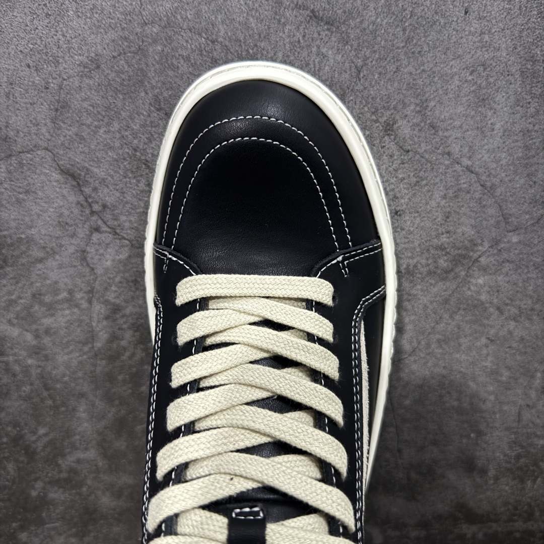 图片[5]-【莞产G版】RO / Rick Owens 瑞克·欧文斯【主线】 【名称】牛皮黑白高帮侵权万子 【款式】 侵权三角标/低帮/经典底/细鞋带款，摔纹粒面黑色牛皮！ 【皮料】 东莞原厂进口全新定制摔纹粒面黑色牛皮，油光发亮质感！ 【三角标】长绒灰白麂皮头层小牛皮，厚切1.2mm。 【鞋带】 鞋带采用水染定织法工艺，高密度之下，透出光泽感！ 【鞋头】 原厂楦头定型，优雅大幅度上翘弧度！ 【鞋舌】 内里和后跟包裹是全牛皮，一整张牛皮切割，无拼皮、无边角料皮！ 【鞋底】TPU大底奶香味！硬度、肤感一比一！鞋底logo钢印清晰正确！ 【鞋垫】整张牛皮鞋垫 + 3层夹心泡棉材质（白+粉色），独家私人开模冲孔！ 【尺码】 ：36 37 38 39 40 41 42 43 44 45 46！-选品中心