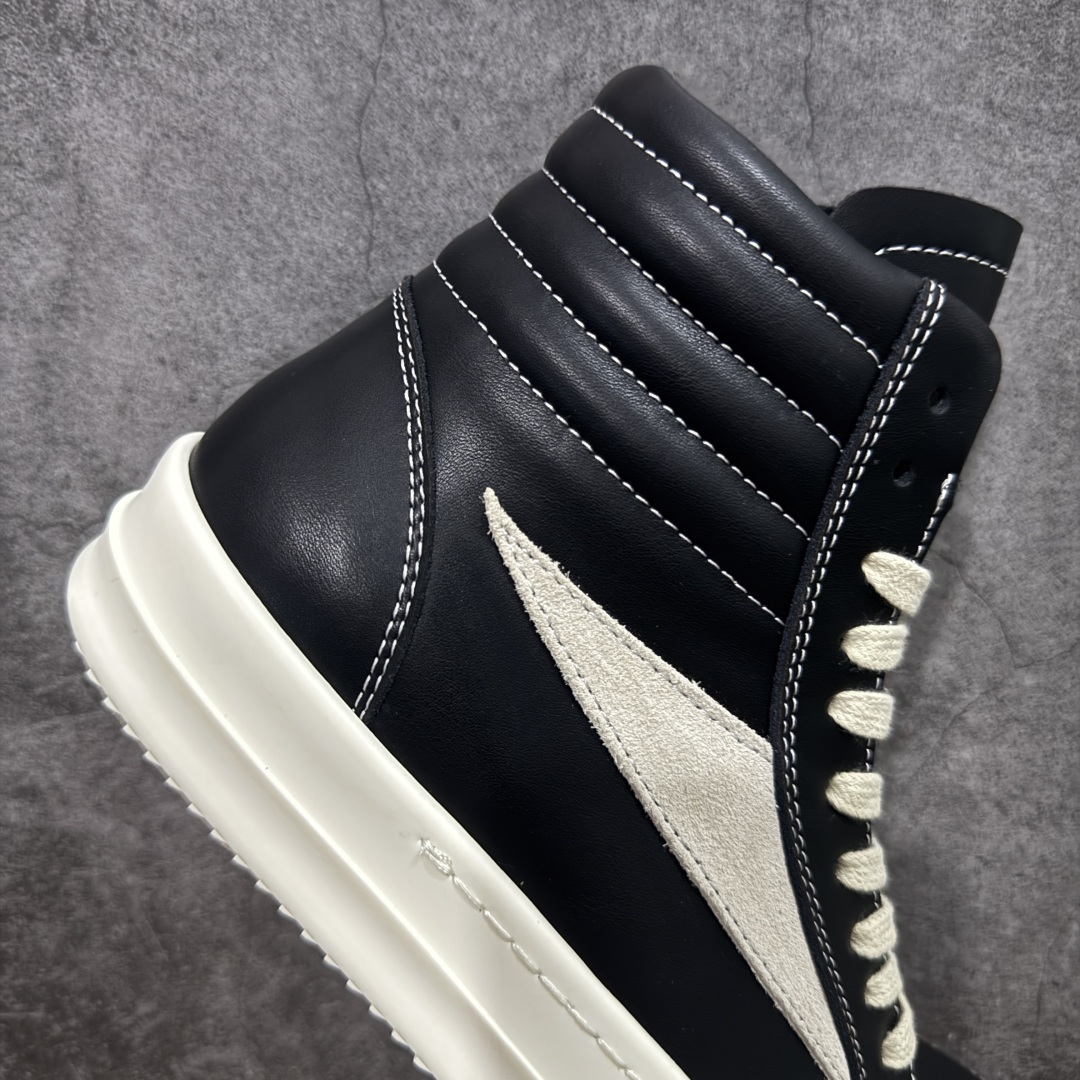 图片[7]-【莞产G版】RO / Rick Owens 瑞克·欧文斯【主线】 【名称】牛皮黑白高帮侵权万子 【款式】 侵权三角标/低帮/经典底/细鞋带款，摔纹粒面黑色牛皮！ 【皮料】 东莞原厂进口全新定制摔纹粒面黑色牛皮，油光发亮质感！ 【三角标】长绒灰白麂皮头层小牛皮，厚切1.2mm。 【鞋带】 鞋带采用水染定织法工艺，高密度之下，透出光泽感！ 【鞋头】 原厂楦头定型，优雅大幅度上翘弧度！ 【鞋舌】 内里和后跟包裹是全牛皮，一整张牛皮切割，无拼皮、无边角料皮！ 【鞋底】TPU大底奶香味！硬度、肤感一比一！鞋底logo钢印清晰正确！ 【鞋垫】整张牛皮鞋垫 + 3层夹心泡棉材质（白+粉色），独家私人开模冲孔！ 【尺码】 ：36 37 38 39 40 41 42 43 44 45 46！-选品中心