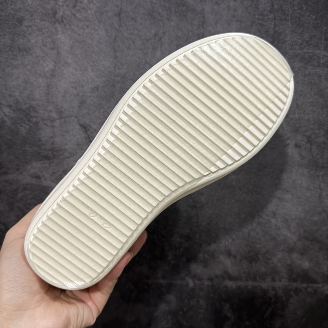 图片[9]-【莞产G版】RO / Rick Owens 瑞克·欧文斯【主线】 【名称】牛皮黑白高帮侵权万子 【款式】 侵权三角标/低帮/经典底/细鞋带款，摔纹粒面黑色牛皮！ 【皮料】 东莞原厂进口全新定制摔纹粒面黑色牛皮，油光发亮质感！ 【三角标】长绒灰白麂皮头层小牛皮，厚切1.2mm。 【鞋带】 鞋带采用水染定织法工艺，高密度之下，透出光泽感！ 【鞋头】 原厂楦头定型，优雅大幅度上翘弧度！ 【鞋舌】 内里和后跟包裹是全牛皮，一整张牛皮切割，无拼皮、无边角料皮！ 【鞋底】TPU大底奶香味！硬度、肤感一比一！鞋底logo钢印清晰正确！ 【鞋垫】整张牛皮鞋垫 + 3层夹心泡棉材质（白+粉色），独家私人开模冲孔！ 【尺码】 ：36 37 38 39 40 41 42 43 44 45 46！-选品中心