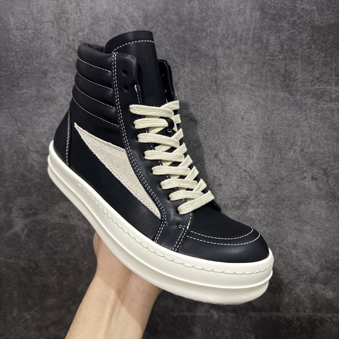 图片[3]-【莞产G版】RO / Rick Owens 瑞克·欧文斯【主线】 【名称】牛皮黑白高帮侵权万子 【款式】 侵权三角标/低帮/经典底/细鞋带款，摔纹粒面黑色牛皮！ 【皮料】 东莞原厂进口全新定制摔纹粒面黑色牛皮，油光发亮质感！ 【三角标】长绒灰白麂皮头层小牛皮，厚切1.2mm。 【鞋带】 鞋带采用水染定织法工艺，高密度之下，透出光泽感！ 【鞋头】 原厂楦头定型，优雅大幅度上翘弧度！ 【鞋舌】 内里和后跟包裹是全牛皮，一整张牛皮切割，无拼皮、无边角料皮！ 【鞋底】TPU大底奶香味！硬度、肤感一比一！鞋底logo钢印清晰正确！ 【鞋垫】整张牛皮鞋垫 + 3层夹心泡棉材质（白+粉色），独家私人开模冲孔！ 【尺码】 ：36 37 38 39 40 41 42 43 44 45 46！-选品中心