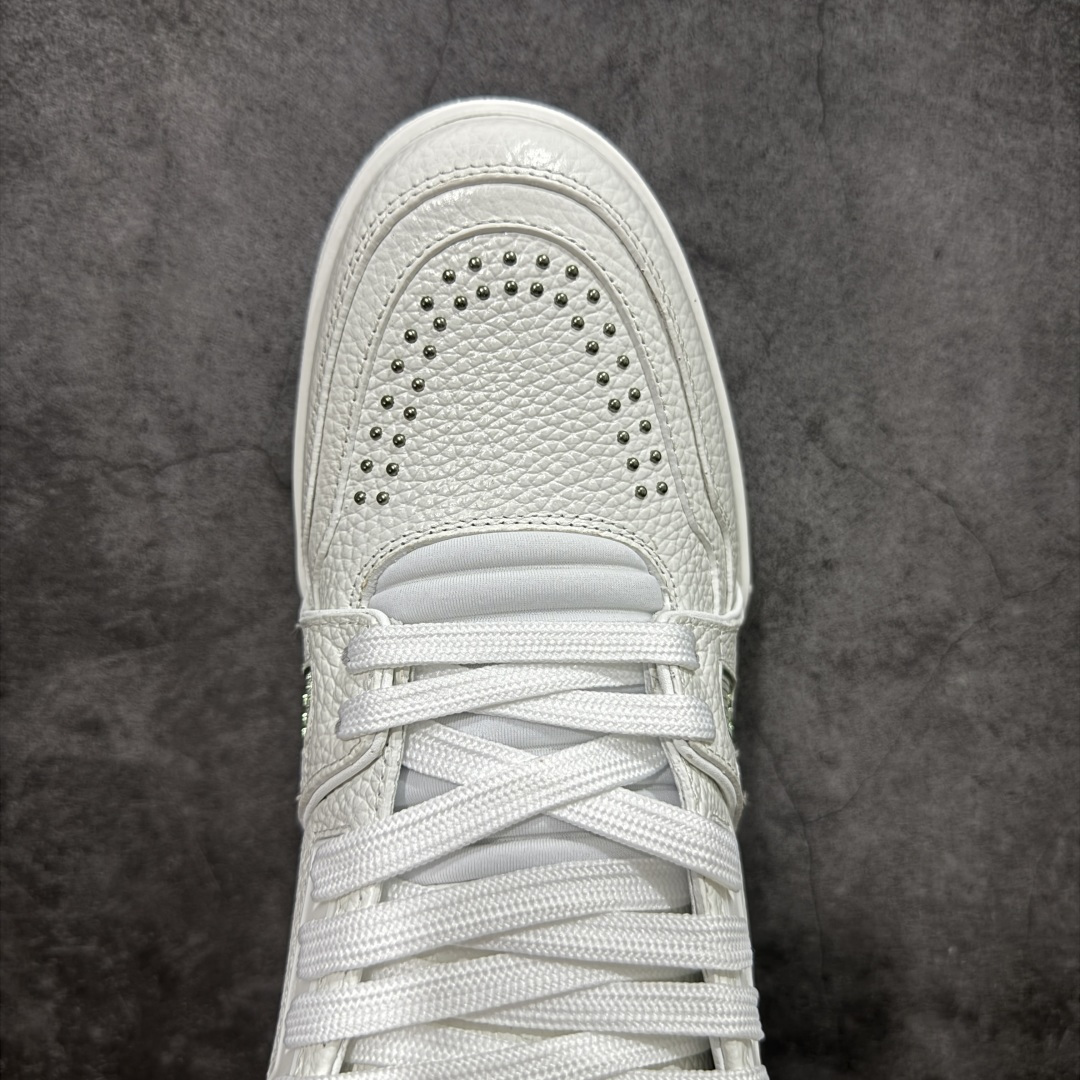 图片[5]-【HS纯原礼盒版】 LV Trainer系列高奢运动鞋 新款芯片顶级 潮人必备单品 同步ZP官网空胶工艺 鞋舌、挂饰均镶嵌NFC芯片感应装置 正确胶片断点式设计 中底正确还原原版油印字母比例 1：1原楦格板、楦头、刀磨全新升级！ 独家订制顶级压纹麂皮 原版开模TPU大底 质感原版一致 垫脚聚米微料加透气英伦网布 披靡市场任何版本！细节完美呈现！ 代购指定版本 全新升级最新双盒包装 扫码秒进官网！ 全套包装配件同比原版 尺码： 39-45-选品中心