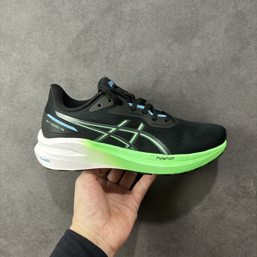【公司级】Asics GT-1000 13 阿斯克斯 低帮 黑绿色 防滑耐磨舒适稳定低邦休闲跑步鞋 采用网眼鞋面,提供良好透气性。 中底处的Puregel科技与Flytefoam缓冲层可減轻鞋身的重量,带来更加柔软的触地脚感,PuergelL胶位于鞋跟底部,柔软度比标准GEL胶高67%,Flyteoama中底科技,具有良好的缓震性, 同时通过添加有机纤维材料,使得轻量性及耐用性得以实现;3D引导系统提供优秀的稳定性, 在磨损较多的部位配有AHAR+高耐磨橡胶,保持轻量性和抓地力的同时,发挥出更强耐磨性,提高跑鞋耐用度。 货号:1011B858-001 尺码:36-46带半码 编码:LNHB230240-选品中心