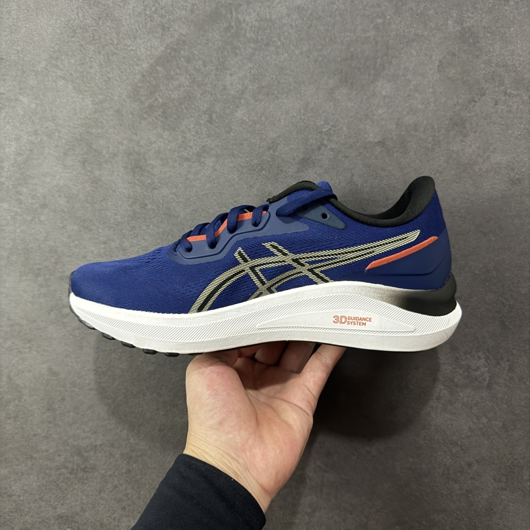 图片[2]-【公司级】Asics GT-1000 13 阿斯克斯 低帮 蓝黑色 防滑耐磨舒适稳定低邦休闲训练短跑跑步鞋 采用网眼鞋面，提供良好透气性。 中底处的Puregel科技与Flytefoam缓冲层可減轻鞋身的重量，带来更加柔软的触地脚感，PuergelL胶位于鞋跟底部，柔软度比标准GEL胶高67%，Flyteoama中底科技，具有良好的缓震性， 同时通过添加有机纤维材料，使得轻量性及耐用性得以实现；3D引导系统提供优秀的稳定性， 在磨损较多的部位配有AHAR+高耐磨橡胶，保持轻量性和抓地力的同时，发挥出更强耐磨性，提高跑鞋耐用度。 货号：1011B860-400 尺码：36-46带半码 编码：LNHB230240-选品中心