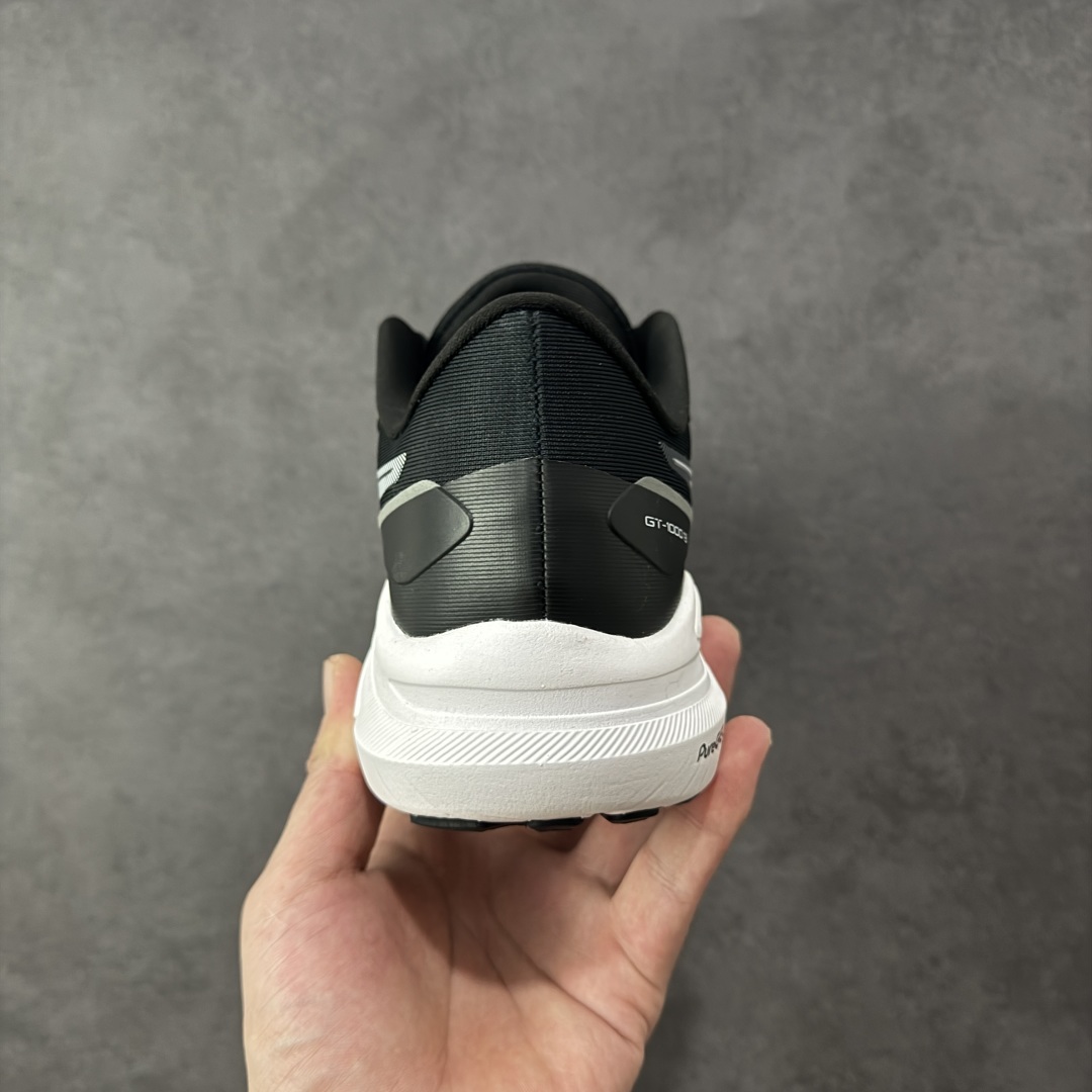 图片[4]-【公司级】Asics GT-1000 13 阿斯克斯 低帮 黑灰色 防滑耐磨舒适稳定低邦休闲训练短跑跑步鞋 采用网眼鞋面，提供良好透气性。 中底处的Puregel科技与Flytefoam缓冲层可減轻鞋身的重量，带来更加柔软的触地脚感，PuergelL胶位于鞋跟底部，柔软度比标准GEL胶高67%，Flyteoama中底科技，具有良好的缓震性， 同时通过添加有机纤维材料，使得轻量性及耐用性得以实现；3D引导系统提供优秀的稳定性， 在磨损较多的部位配有AHAR+高耐磨橡胶，保持轻量性和抓地力的同时，发挥出更强耐磨性，提高跑鞋耐用度。 男货号：1011B858-003 女货号：1012B663-003 尺码：36-46带半码 编码：LNHB230240-选品中心