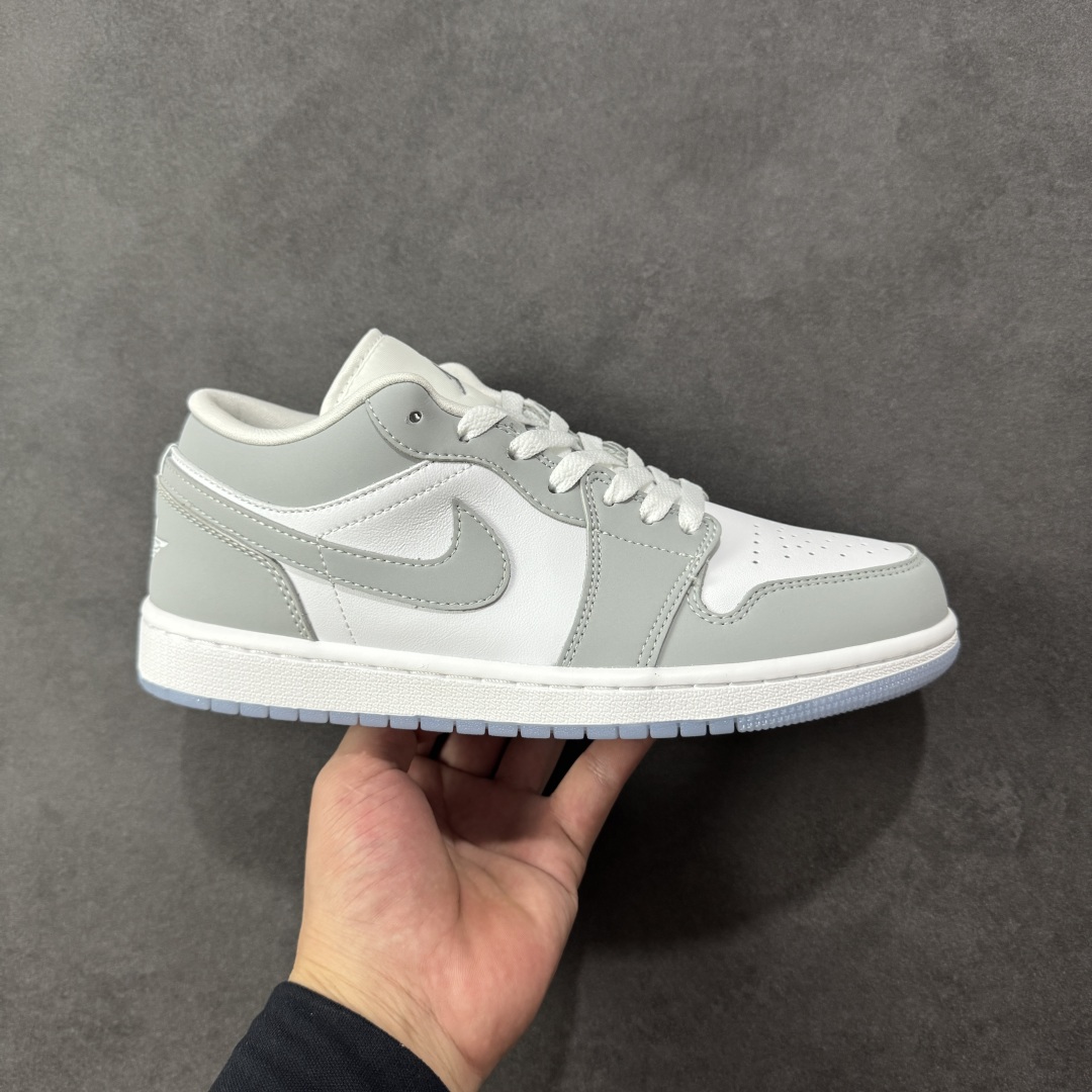 【公司级头层】Nike Air Jordan 1 Retro Low OG AJ1乔1 低帮休闲运动板鞋 市场唯一独家头层皮打造 原鞋原档案开发 原厂皮料 原档冲孔鞋头 正确满胶鞋垫 四线拉帮 原厂织唛标 鞋舌高弹海绵填充 货号:DC0774-105 尺码:36 36.5 37.5 38 38.5 3940 40.5 41 42 42 42.5 43 44 45 46 编码:GLB210220-选品中心