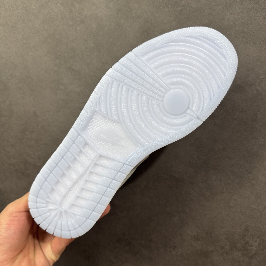 图片[9]-【公司级头层】Nike Air Jordan 1 Retro Low OG AJ1乔1 低帮休闲运动板鞋 市场唯一独家头层皮打造 原鞋原档案开发 原厂皮料 原档冲孔鞋头 正确满胶鞋垫 四线拉帮 原厂织唛标 鞋舌高弹海绵填充 货号：DC0774-105 尺码：36 36.5 37.5 38 38.5 3940 40.5 41 42 42 42.5 43 44 45 46 编码：GLB210220-选品中心