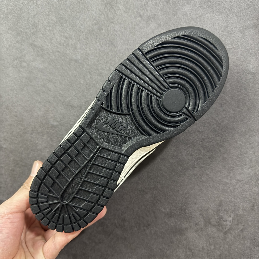 图片[9]-【定制版】Nike SB Dunk Low Supreme联名 米黑银 高端定制 低帮休闲板鞋 HH7518-099  #定制鞋盒 大厂纯原品质出货 超高清洁度 皮料切割干净无任何毛边 细节完美  尺码：36 36.5 37.5 38 38.5 39 40 40.5 41 42 42.5 43 44 44.5 45 编码：HXSB330340-选品中心